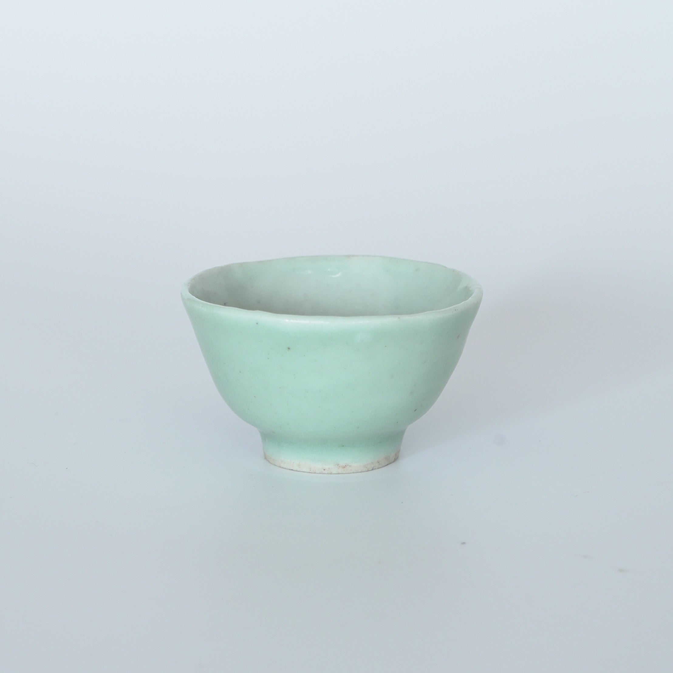 豆青釉茶杯①