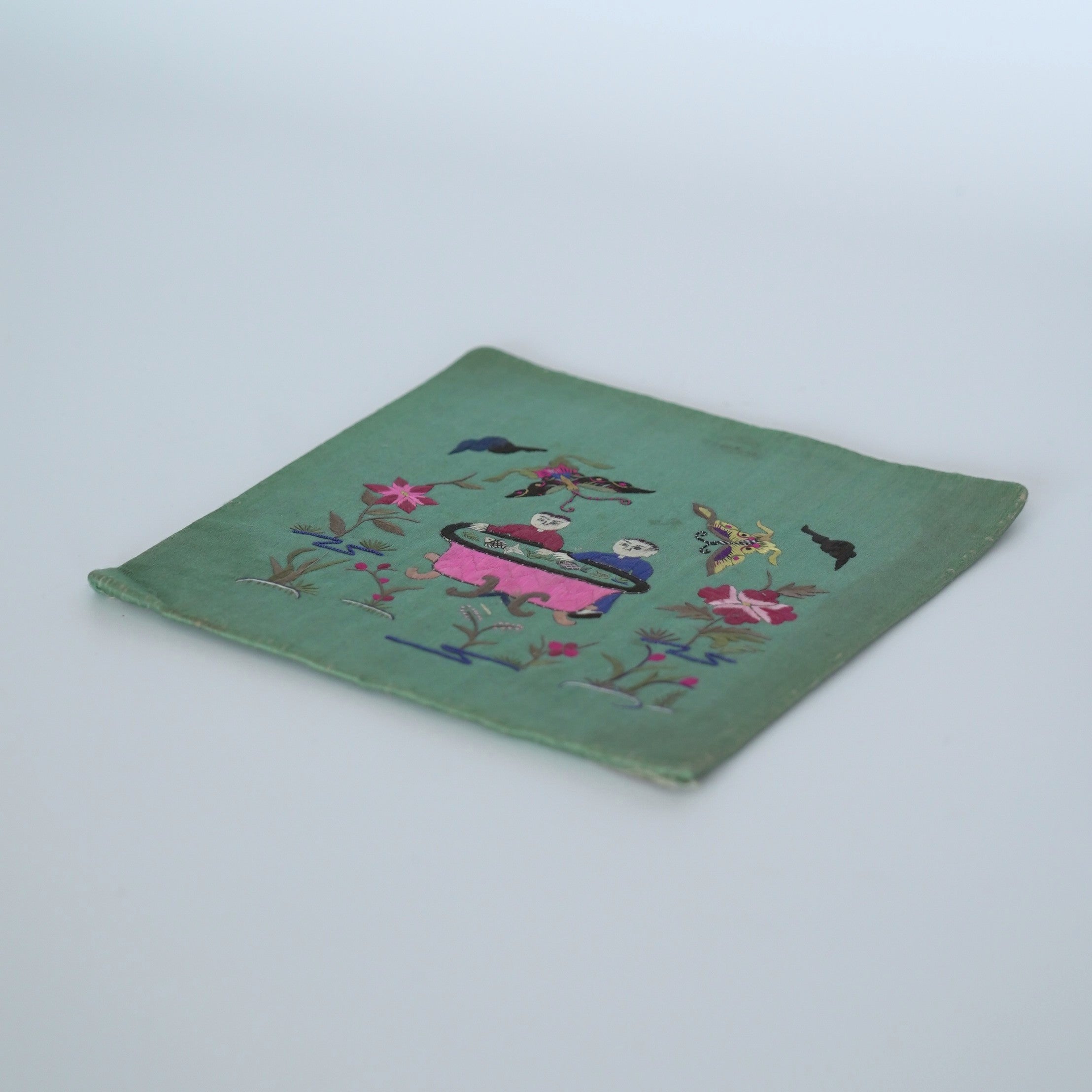観魚花蝶図刺繍敷布