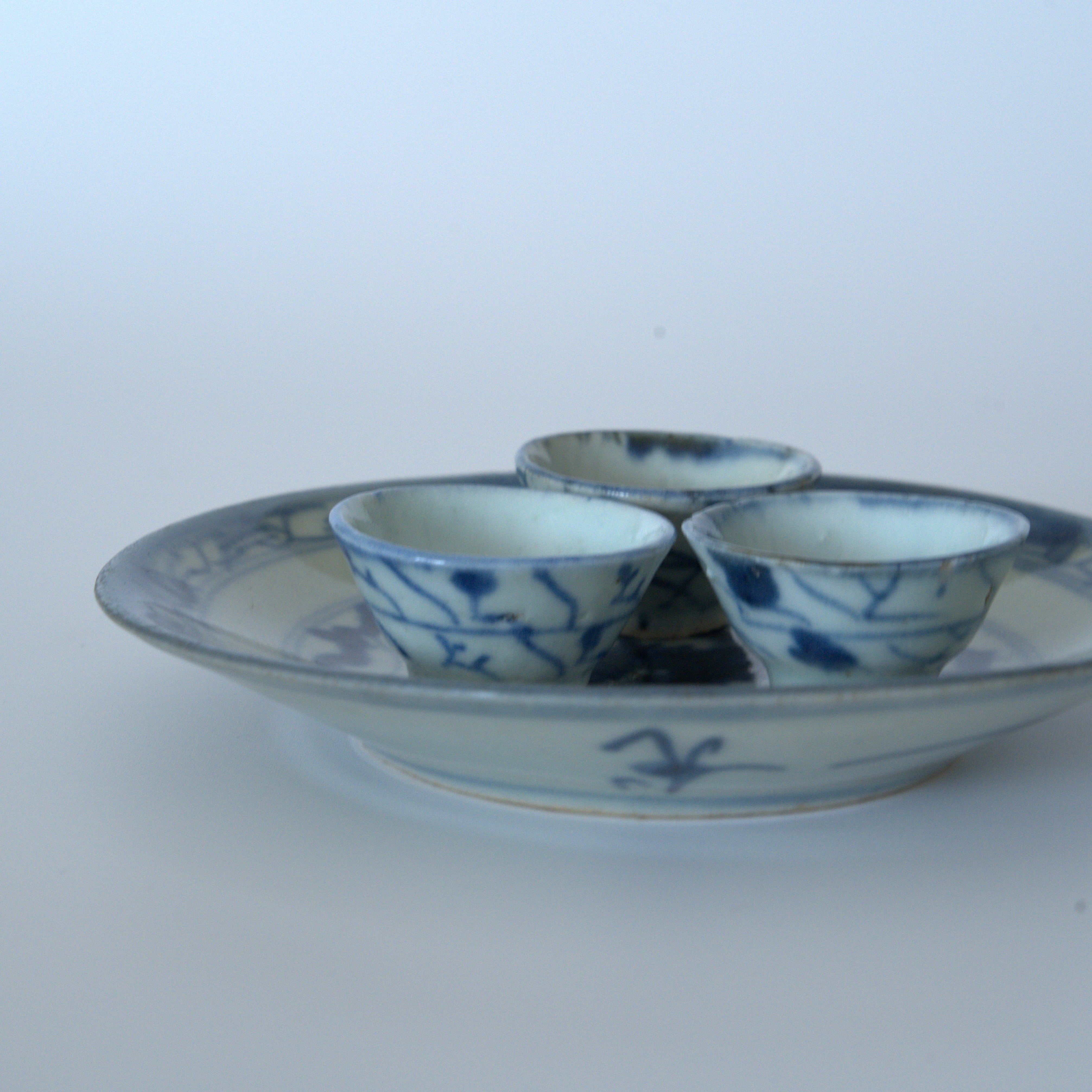 青花鳳眼霊芝文皿