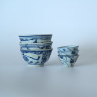 青花唐草文小茶杯３個セット①