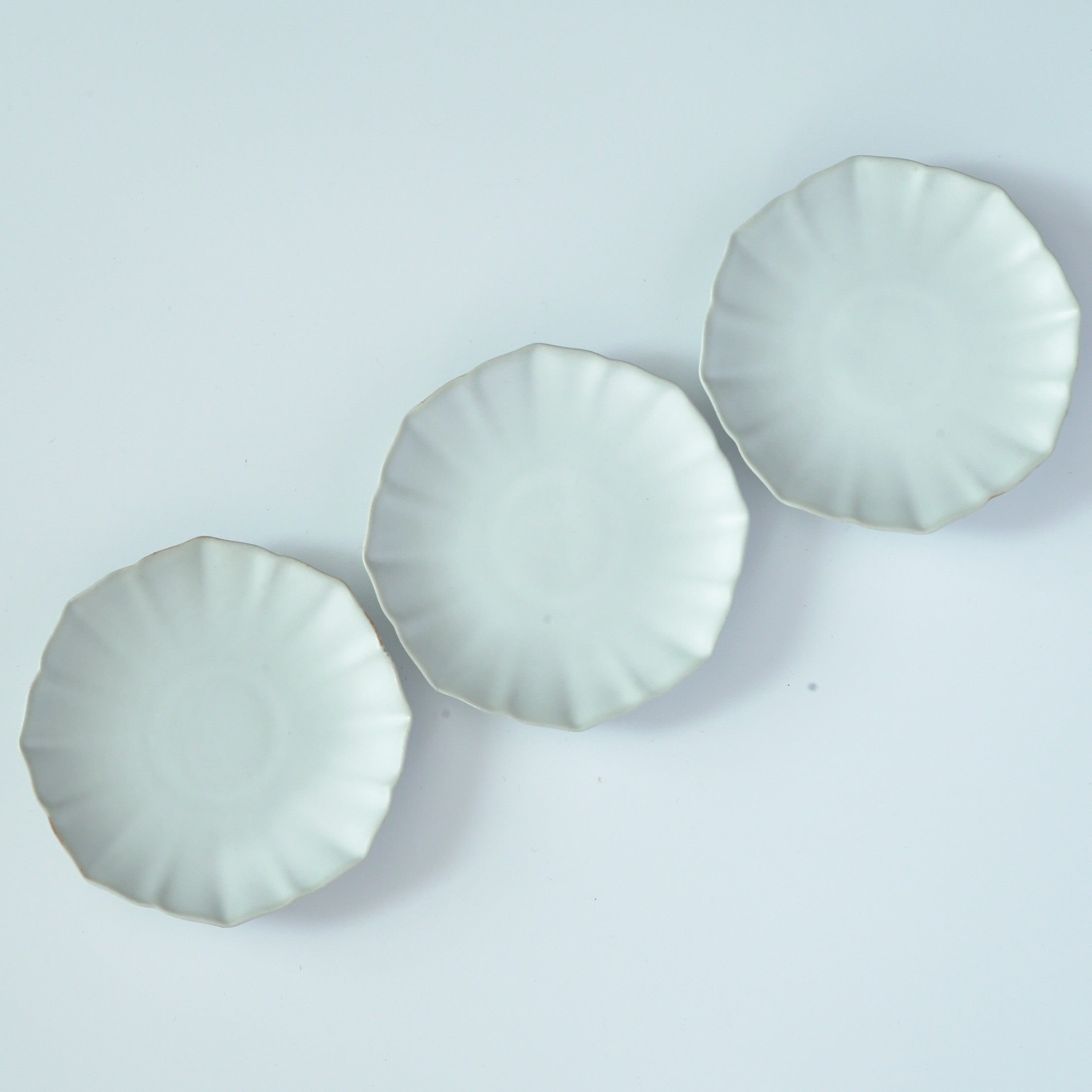 月白釉八角輪花茶托3個セット