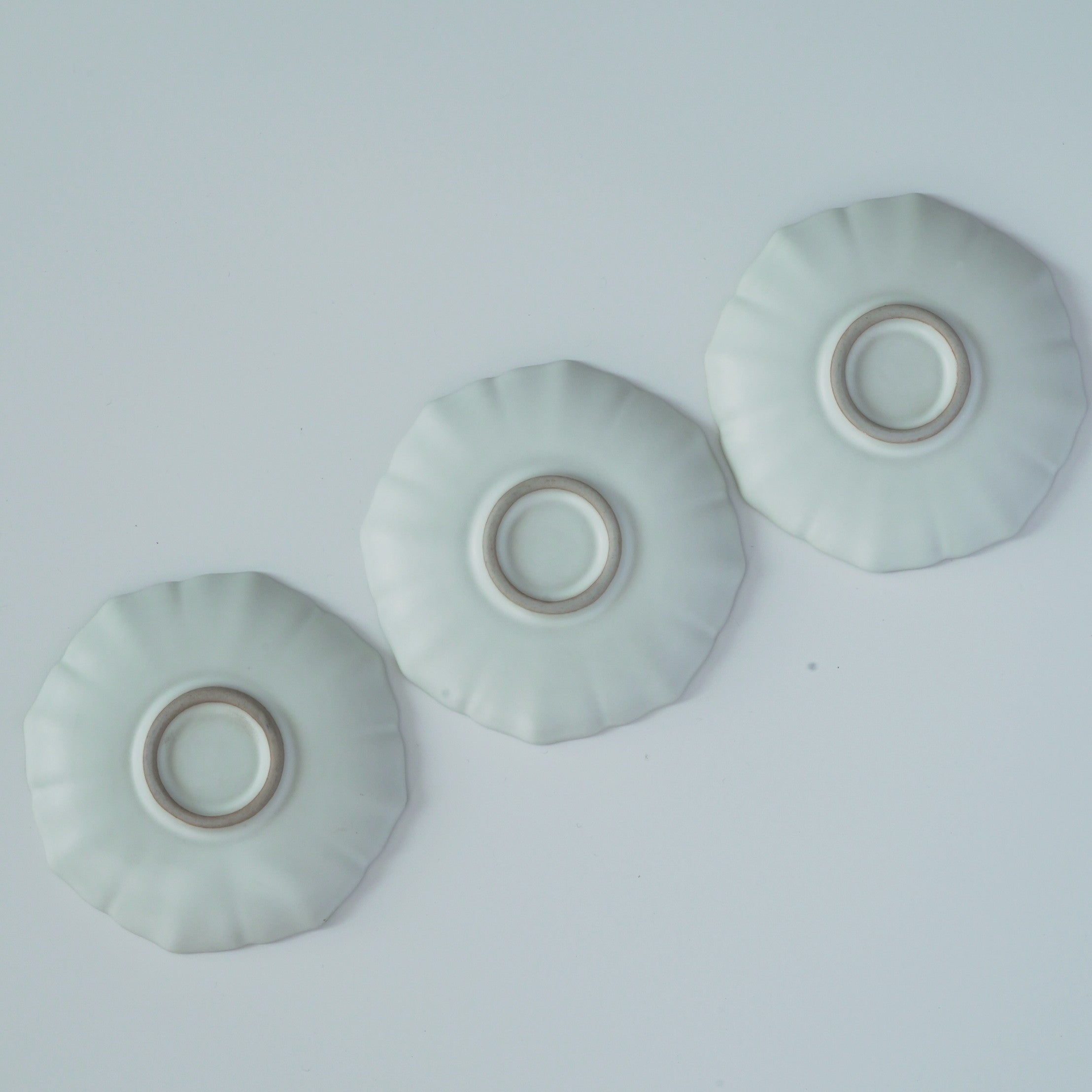 月白釉八角輪花茶托3個セット