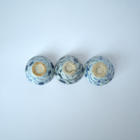 青花唐草文小茶杯３個セット①