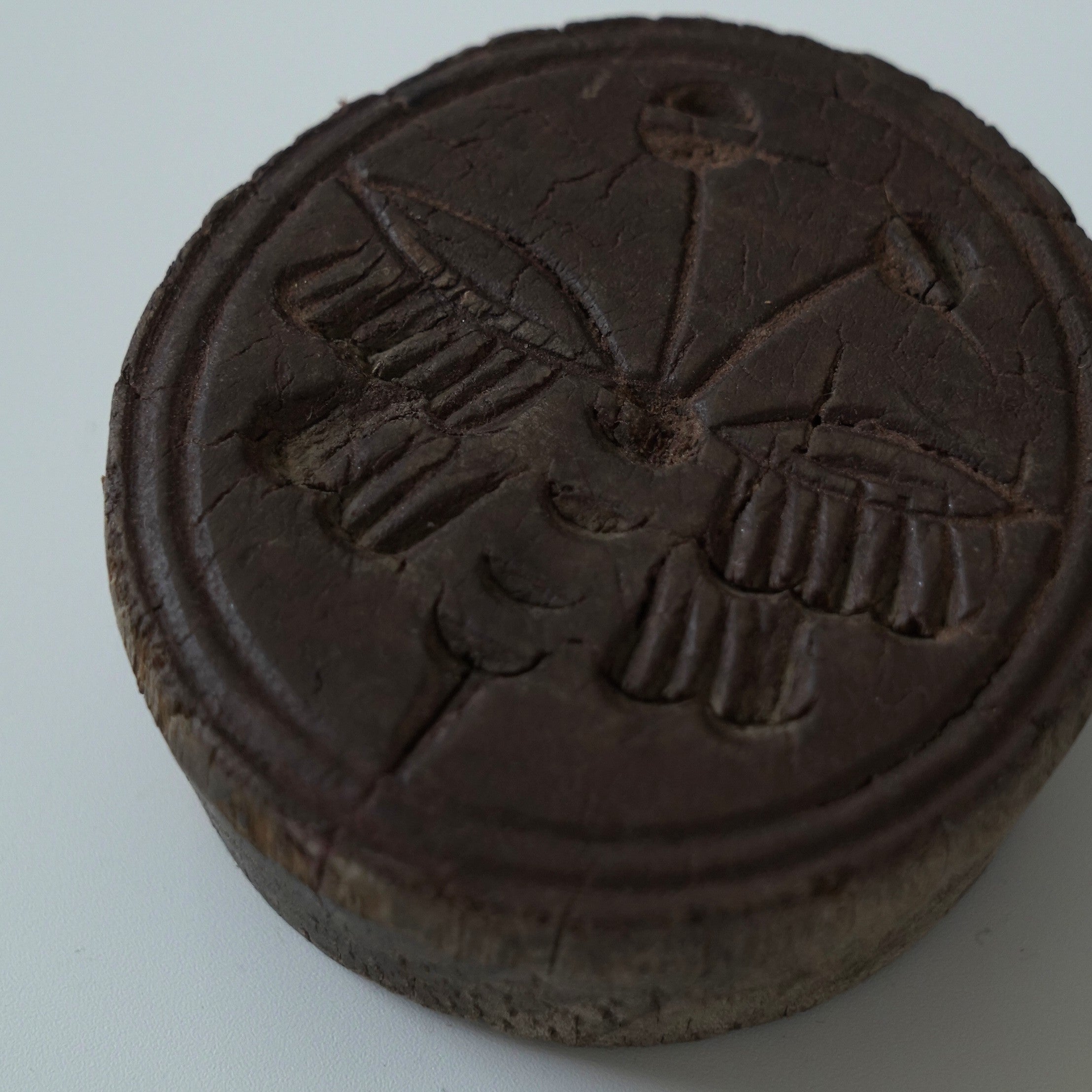 老木彫胡蝶文蓋置