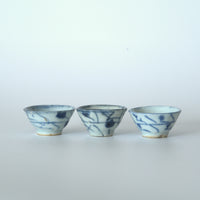 青花唐草文小茶杯３個セット①