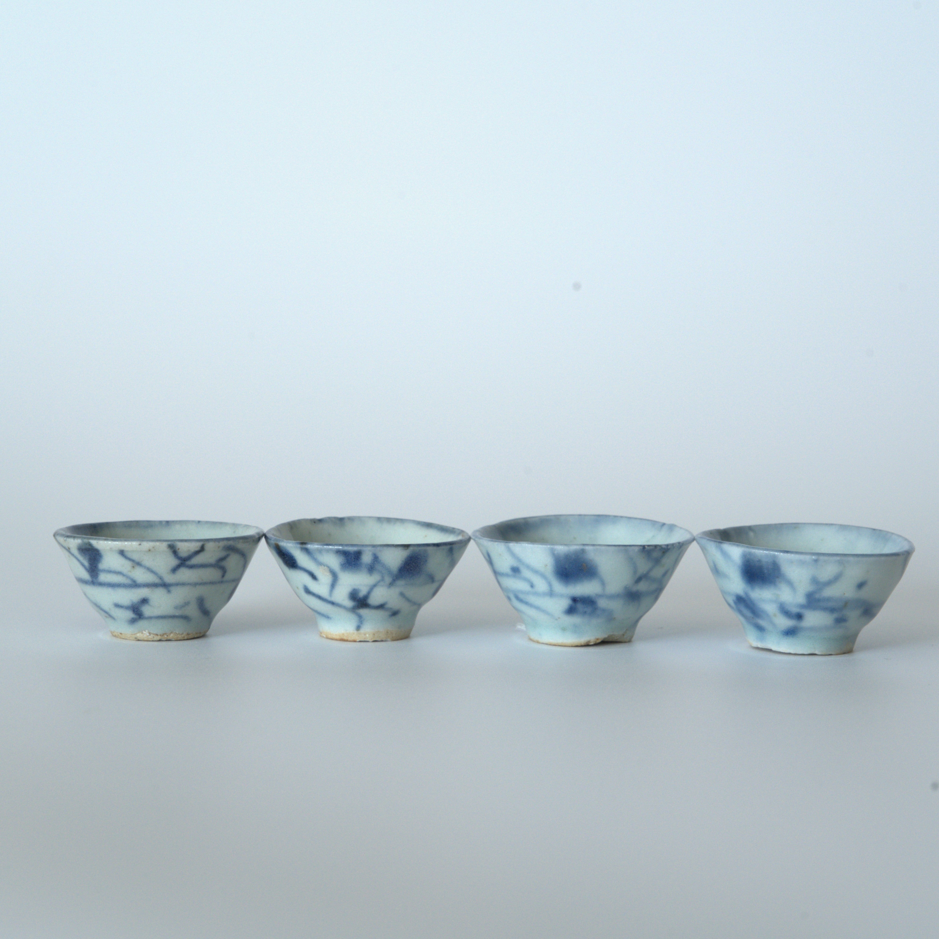 青花唐草文小茶杯４個セット