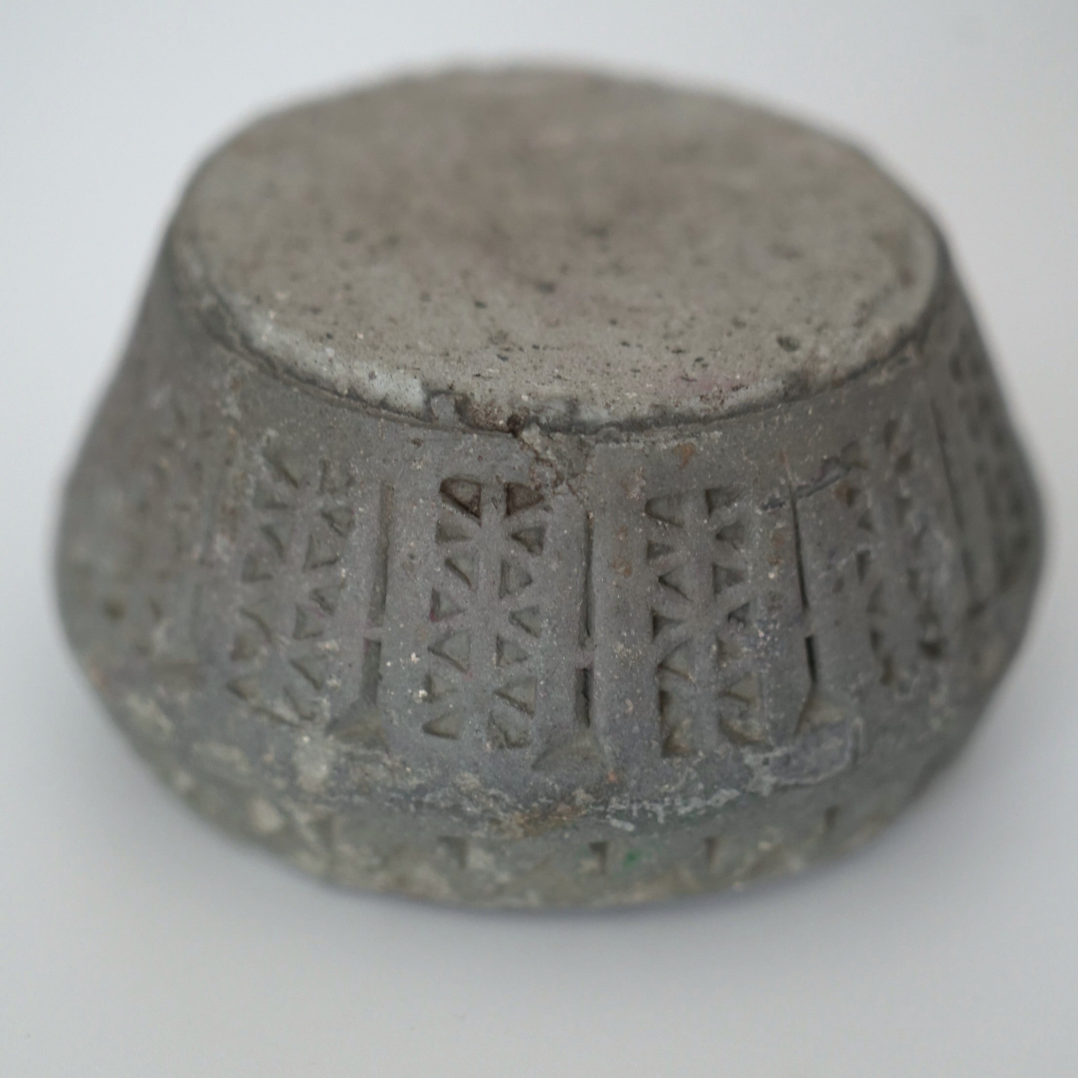 磚製麻鼓蓋置②大