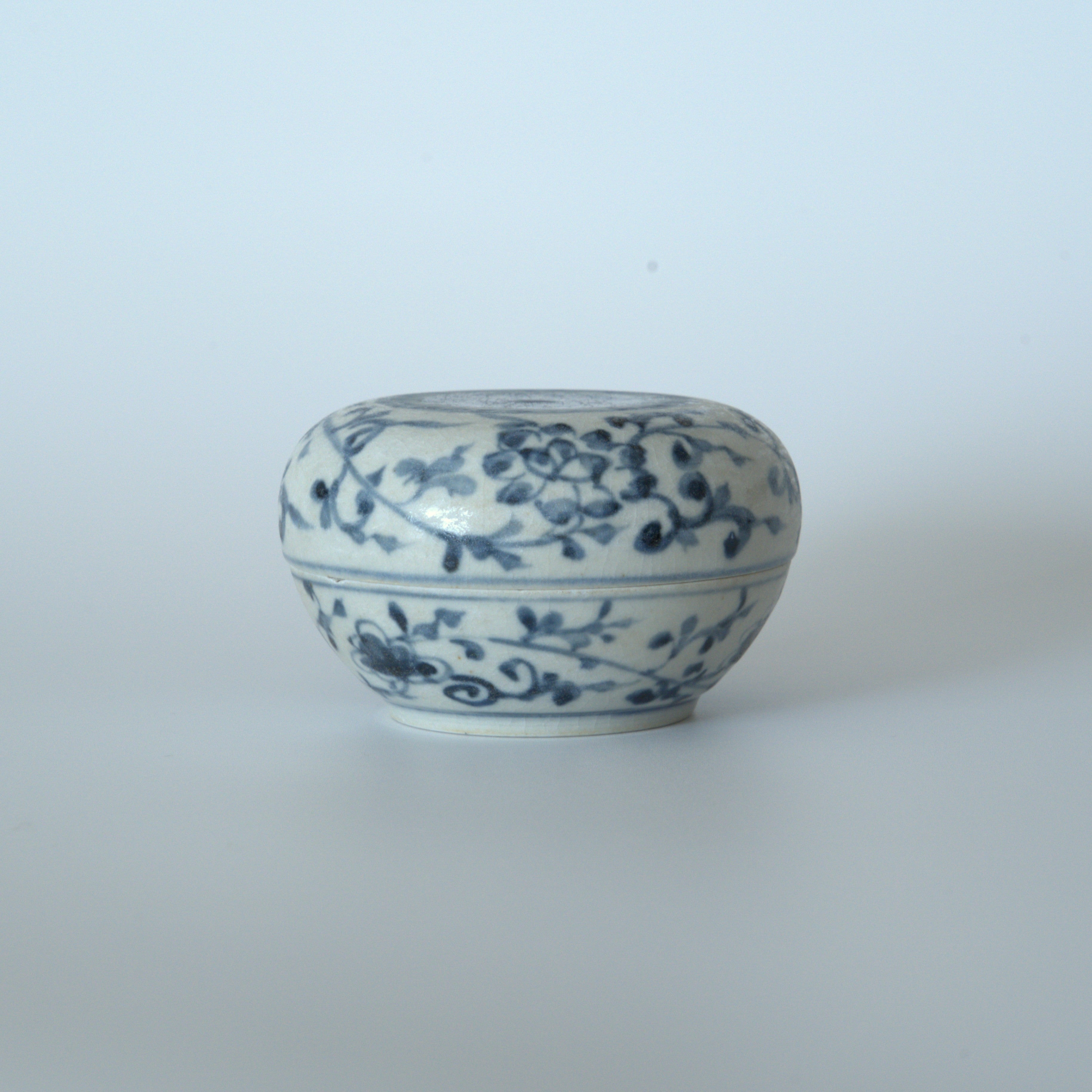 青花蓮唐草文香盒