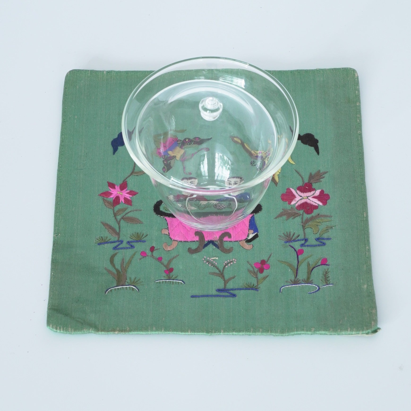 観魚花蝶図刺繍敷布