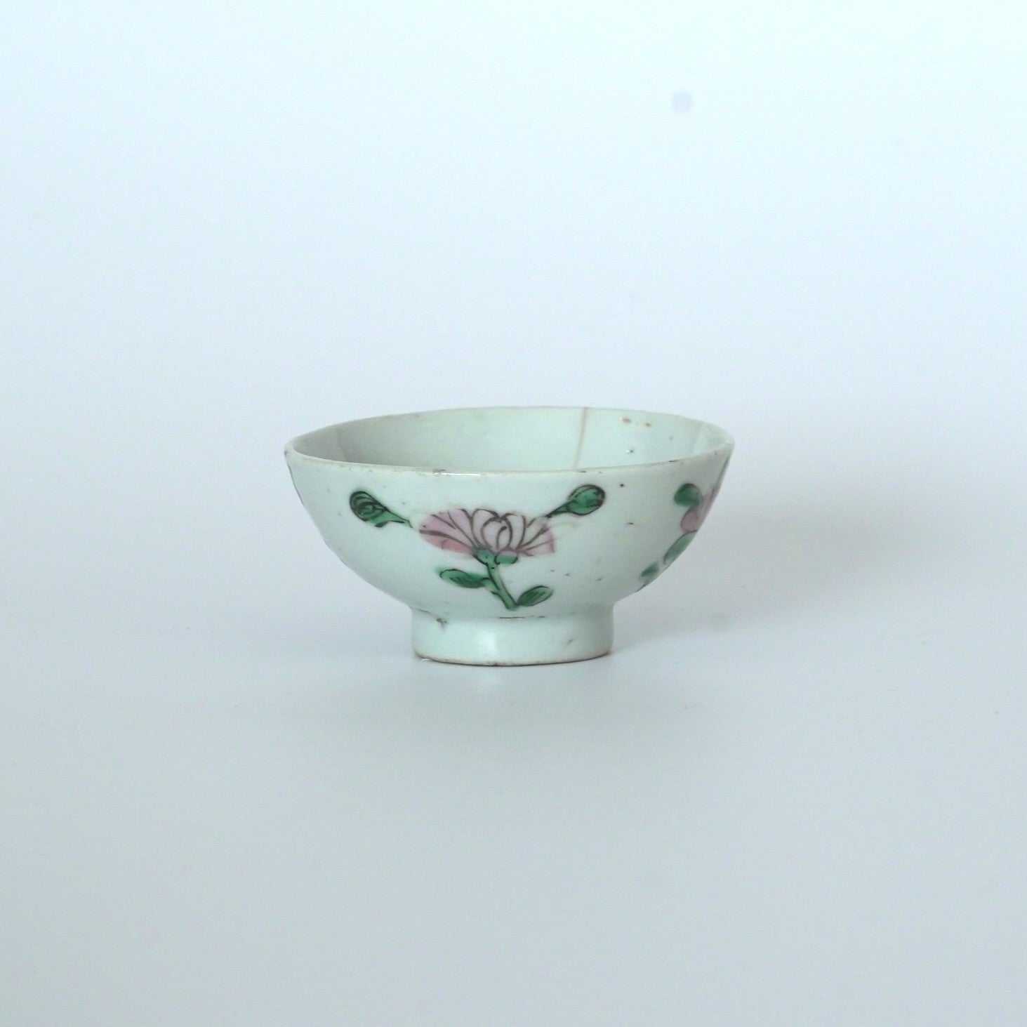 粉彩四季花文茶杯①