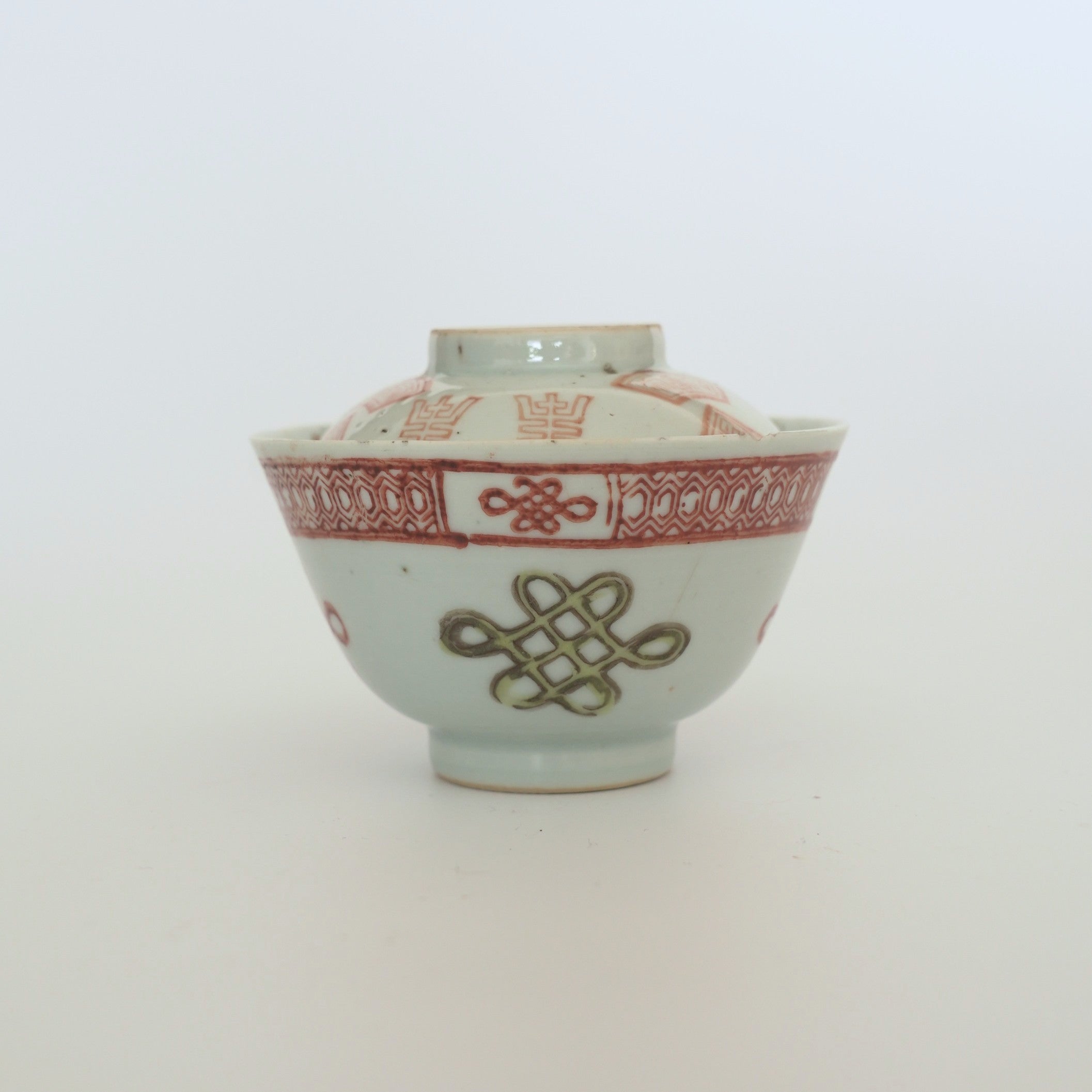 粉彩中国結文蓋碗