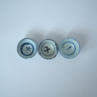 青花唐草文小茶杯３個セット①