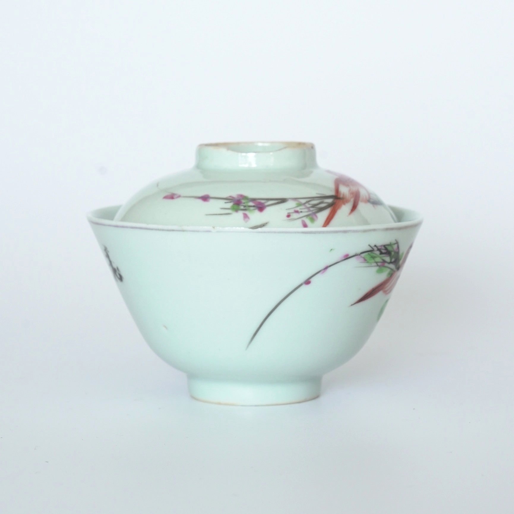 粉彩花鳥文蓋碗①