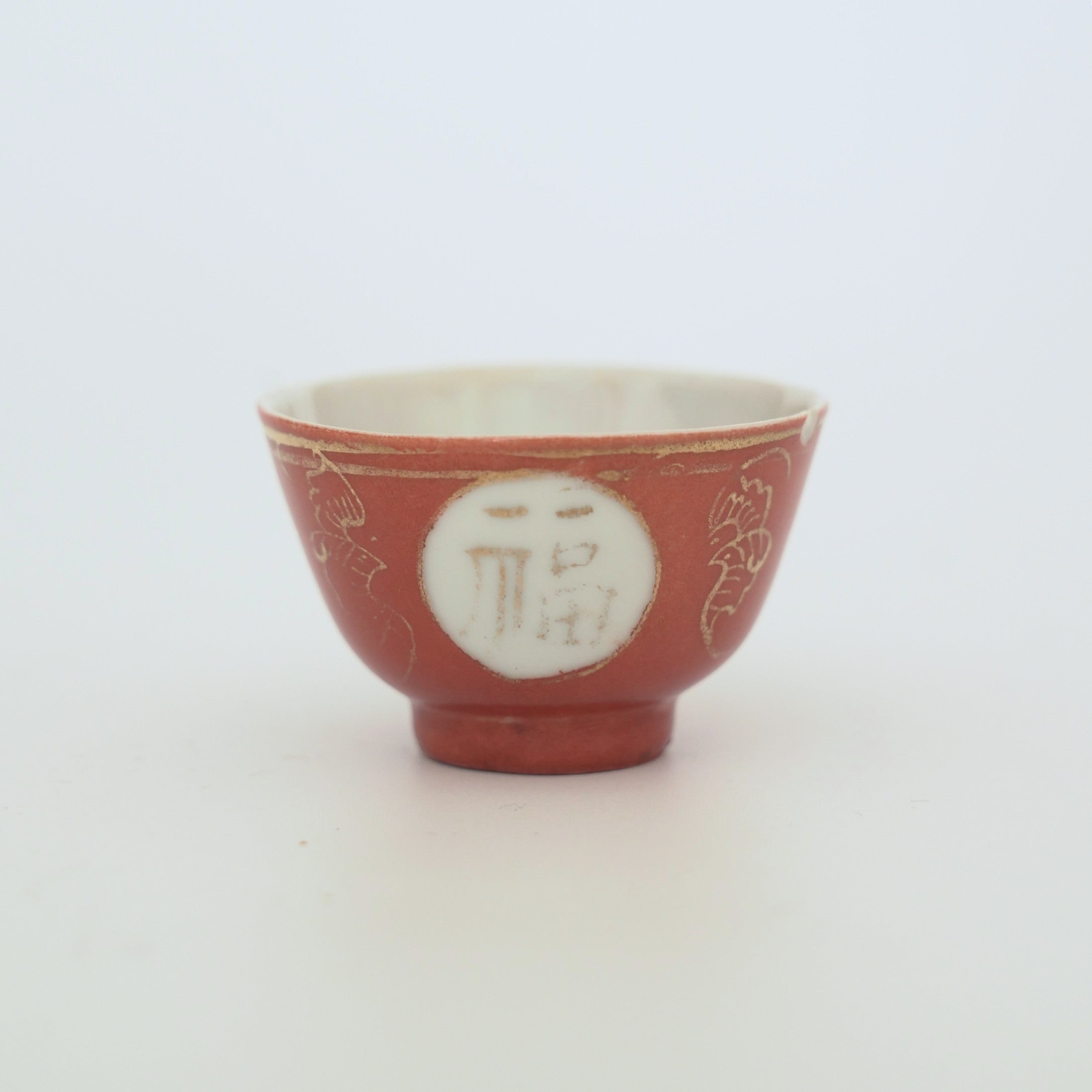 珊瑚紅釉金彩福卍文茶杯②