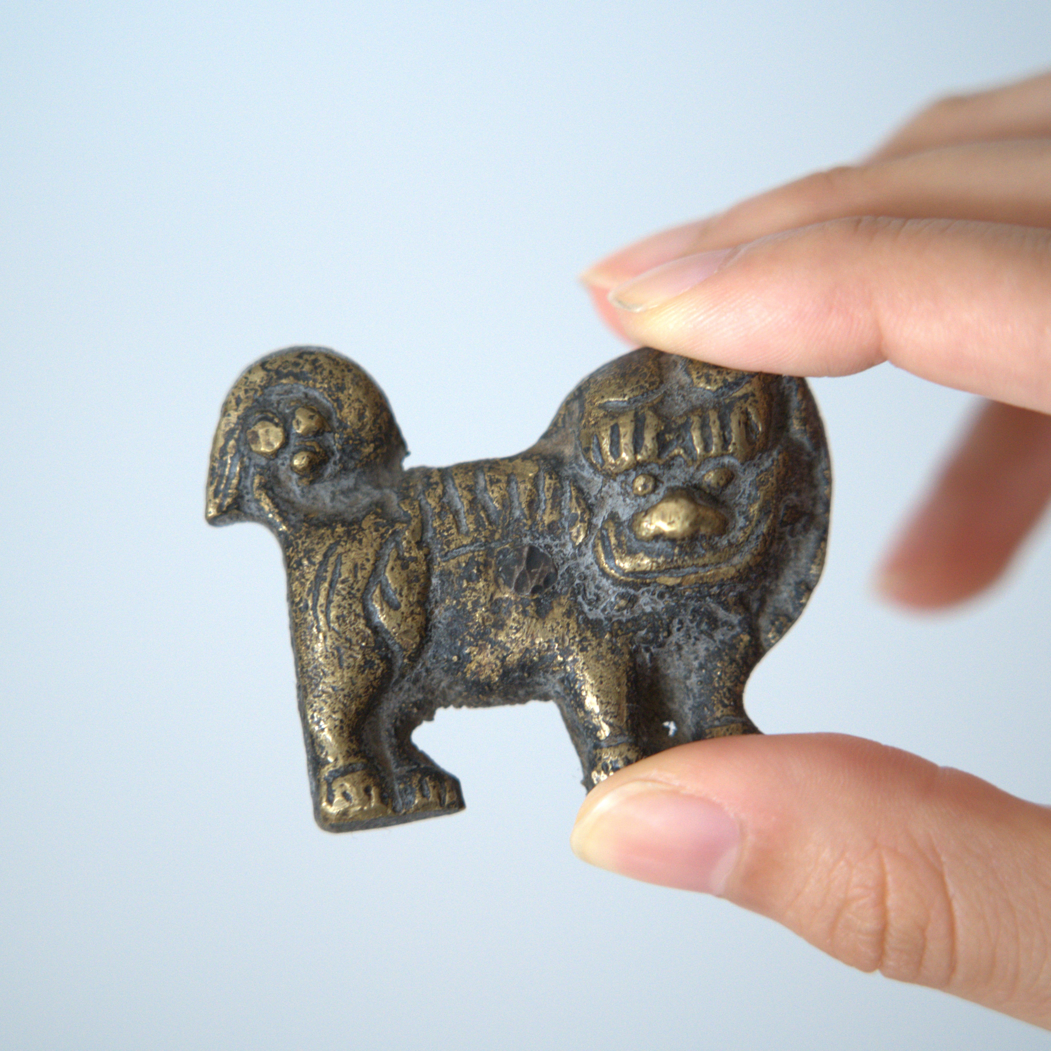 銅製獅子茶枕②