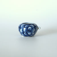 青花牡丹文蓋置①