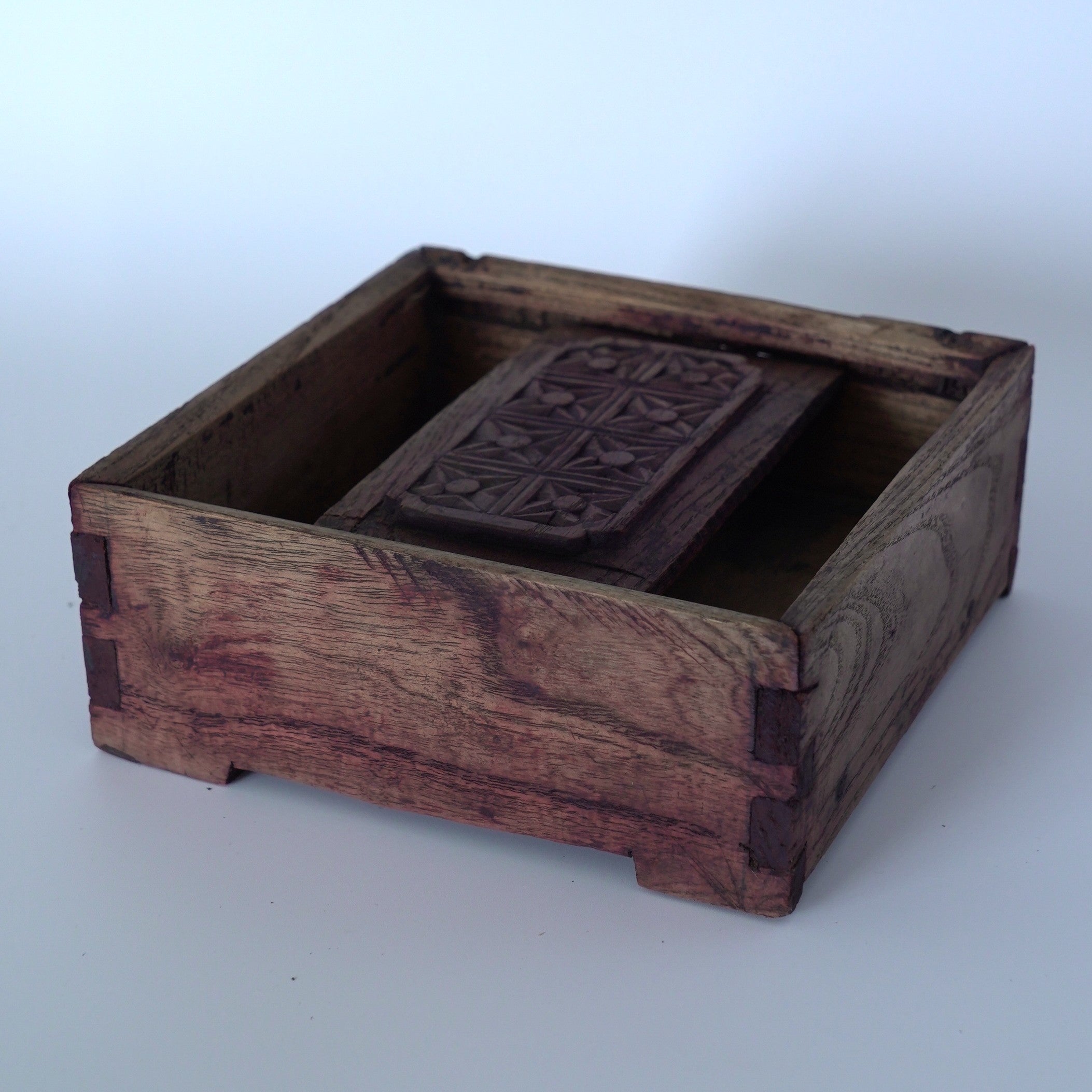 老木彫花卉文木箱