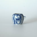 青花牡丹文蓋置②