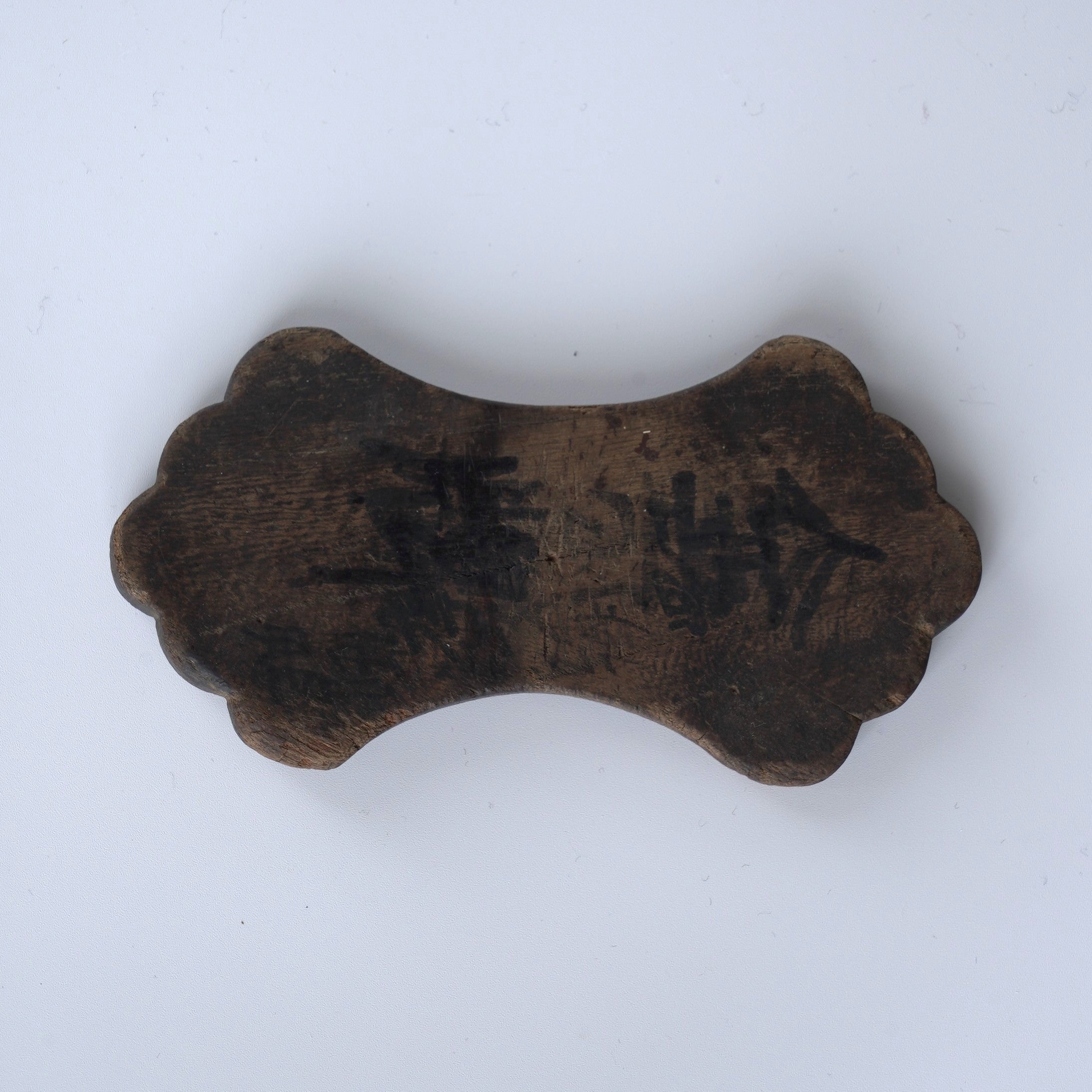 木製銀錠型糸板蓋置