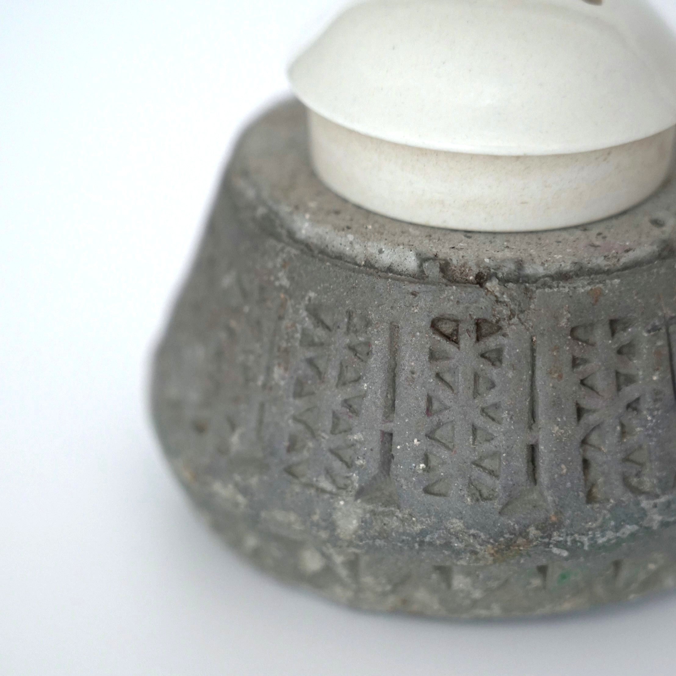 磚製麻鼓蓋置②大