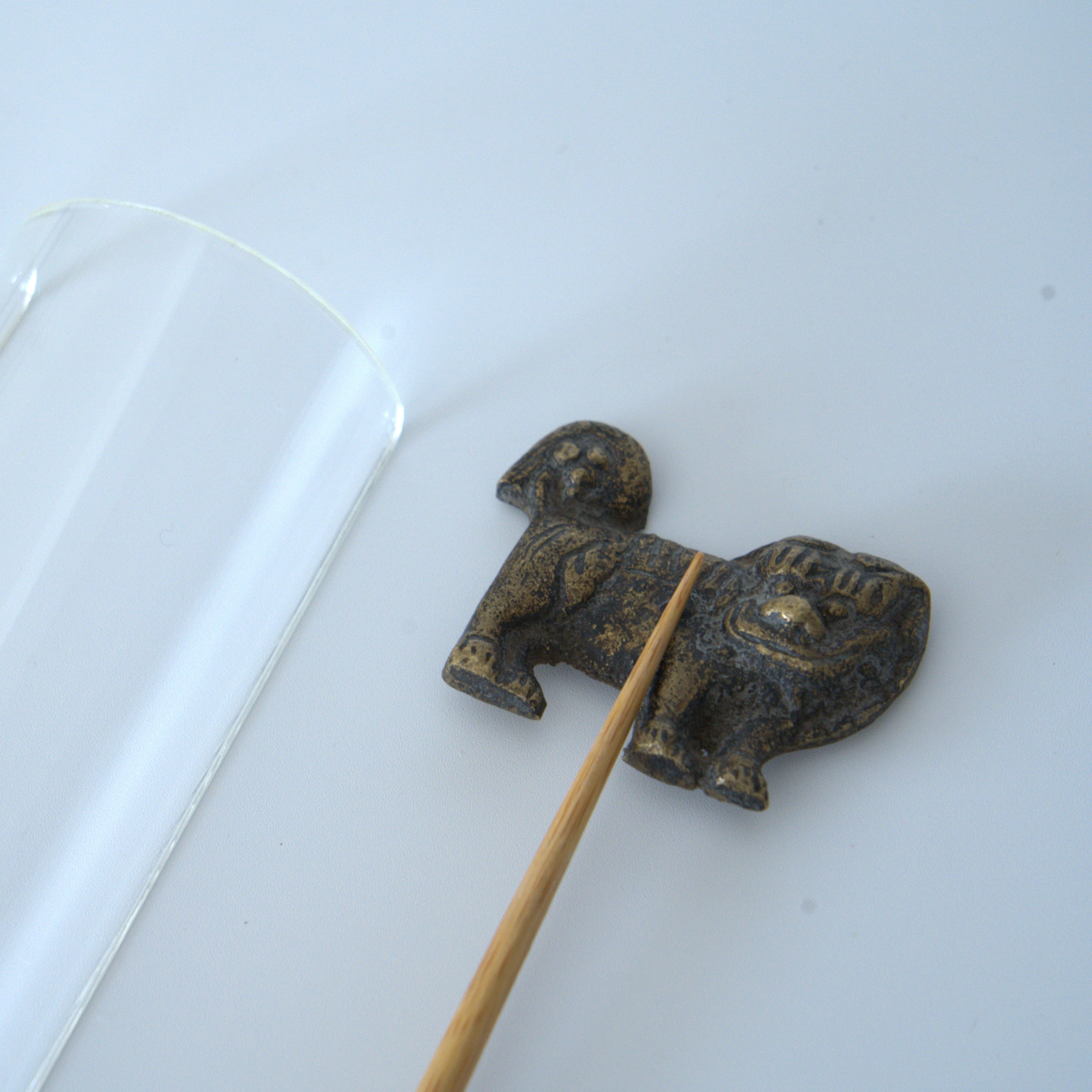 銅製獅子茶枕②