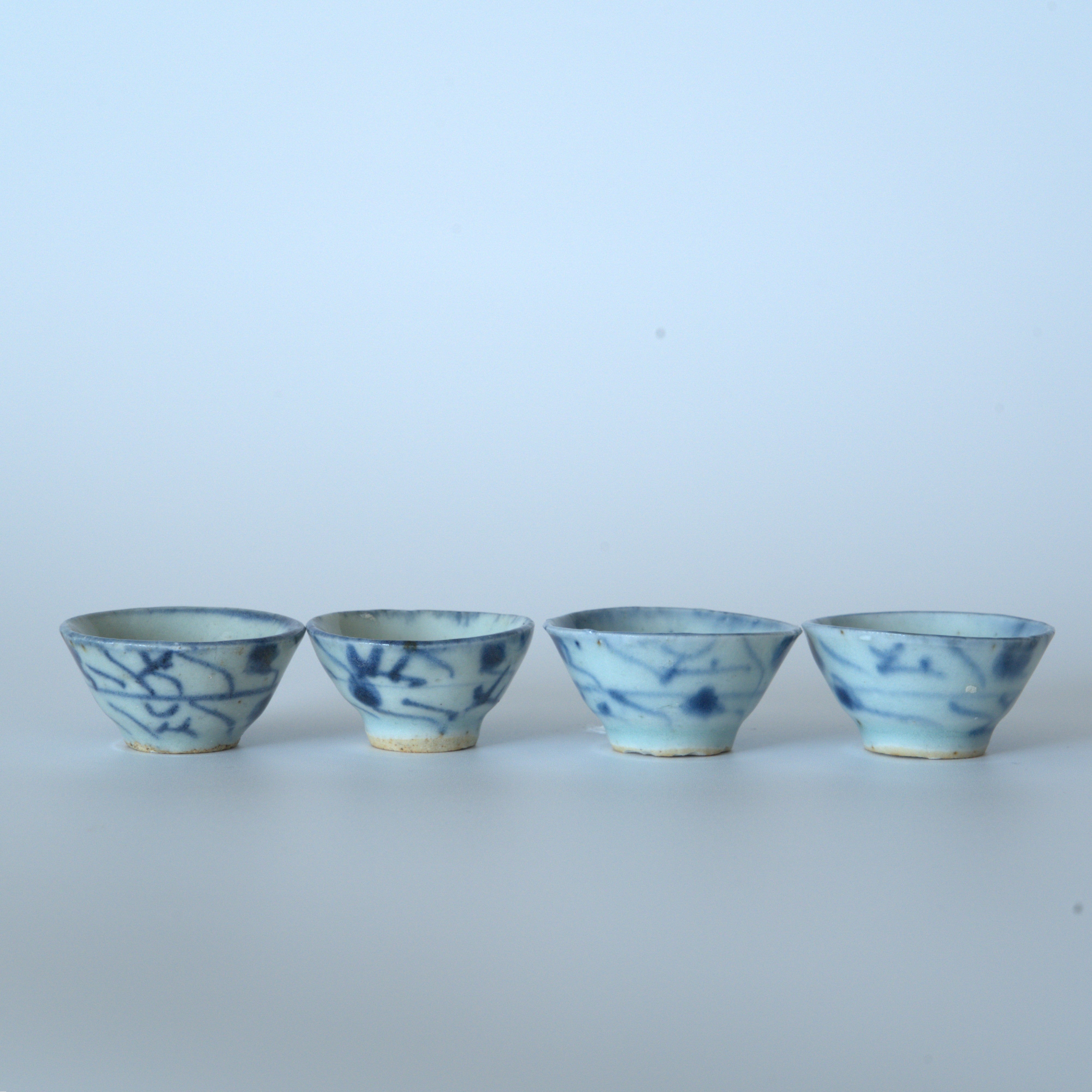 青花唐草文小茶杯４個セット