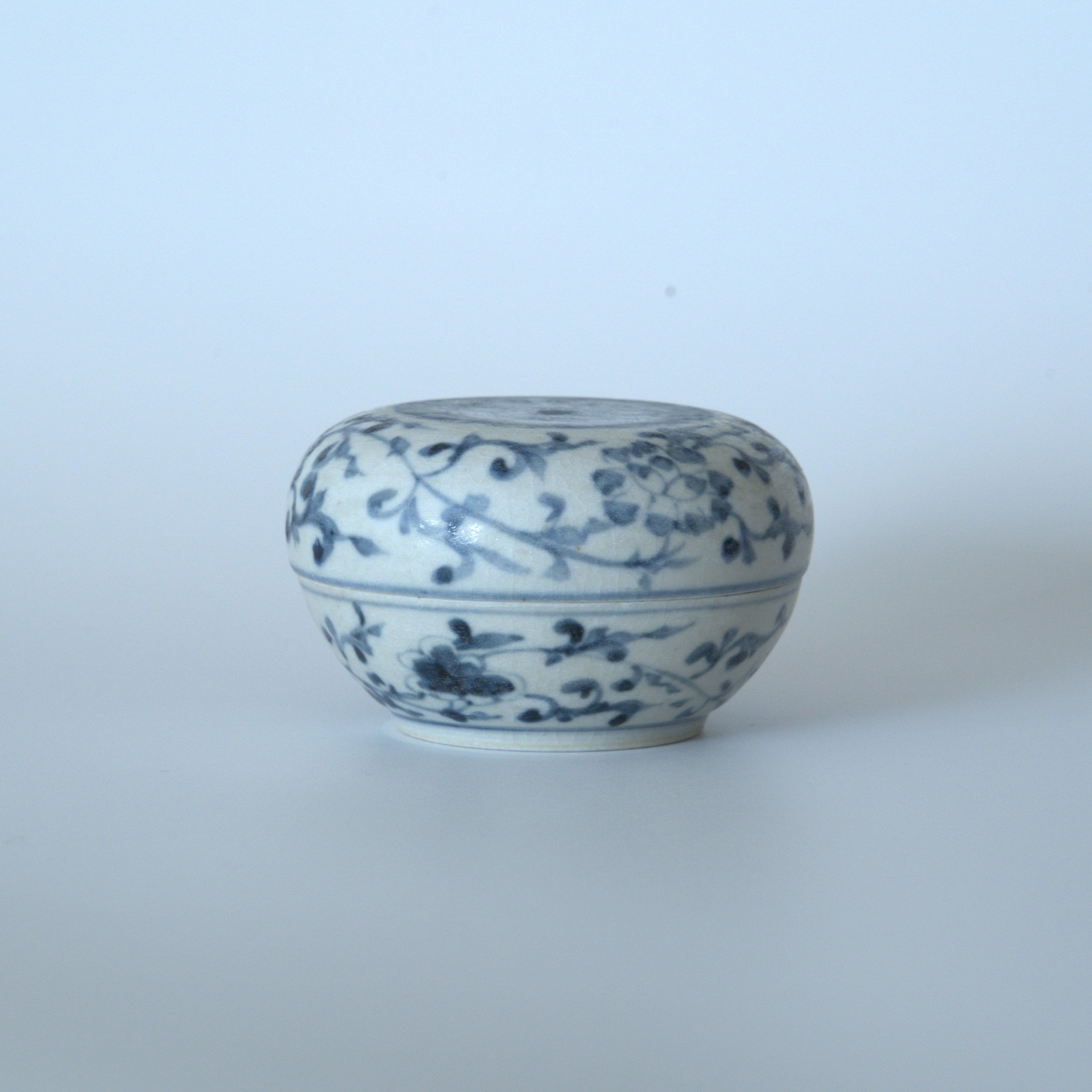 青花蓮唐草文香盒