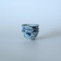 青花唐草文小茶杯３個セット②