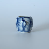 青花牡丹文蓋置②