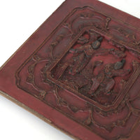 赤漆人物牡丹文壺承①