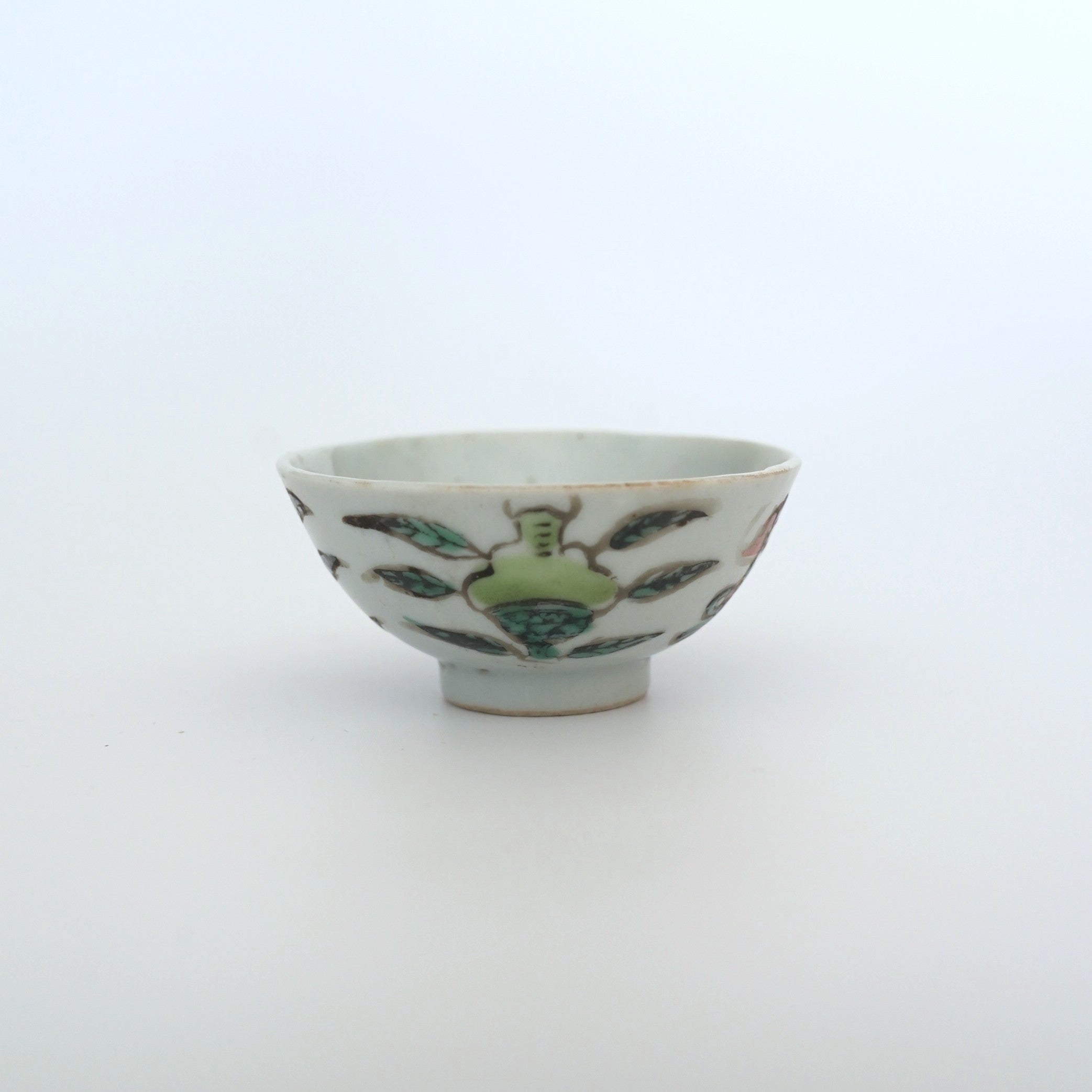 粉彩七宝三多文茶杯①