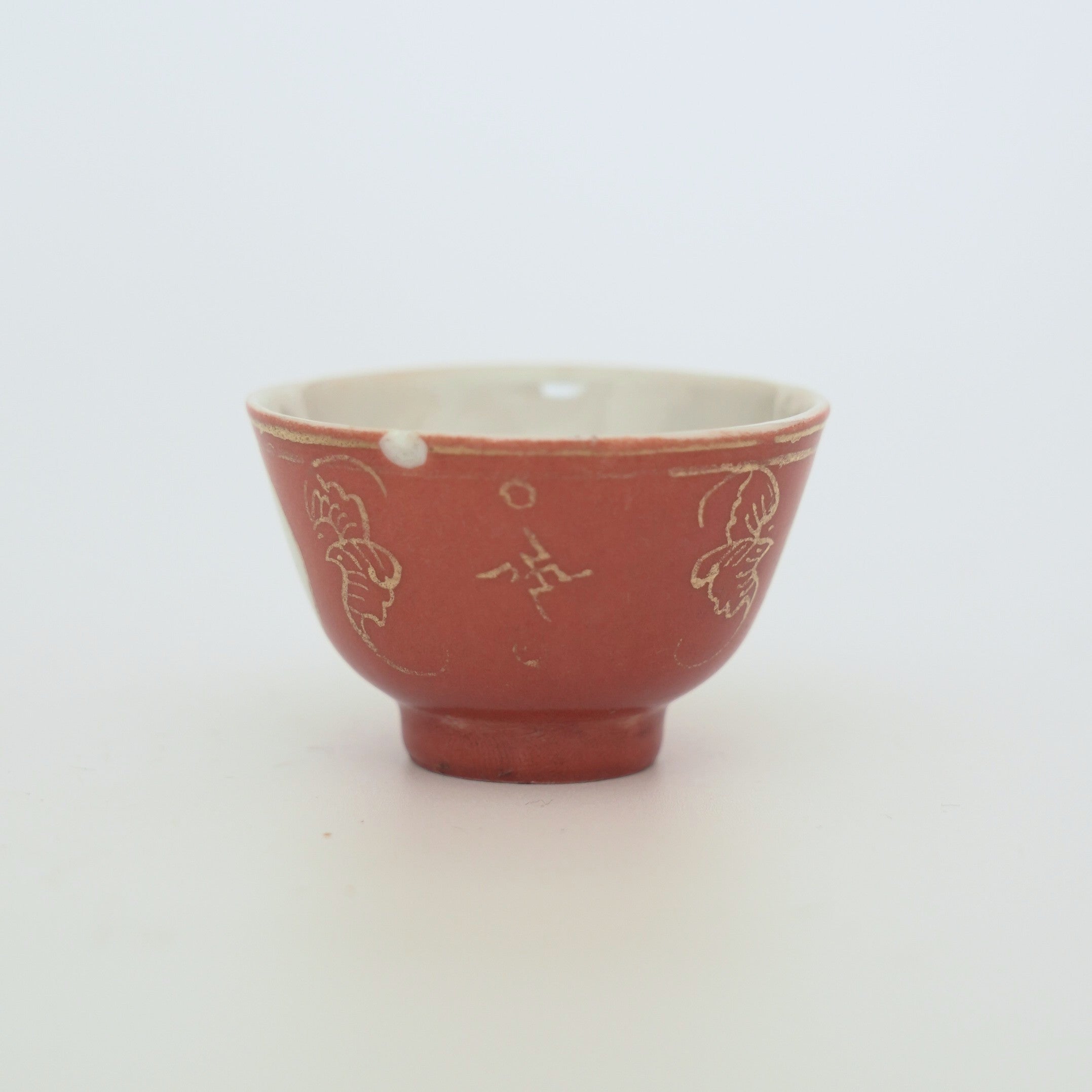 珊瑚紅釉金彩福卍文茶杯②