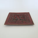 赤漆人物牡丹文壺承②