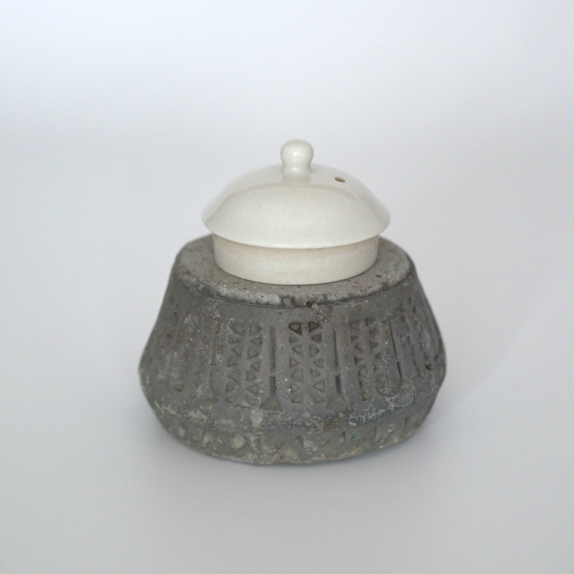 磚製麻鼓蓋置②大