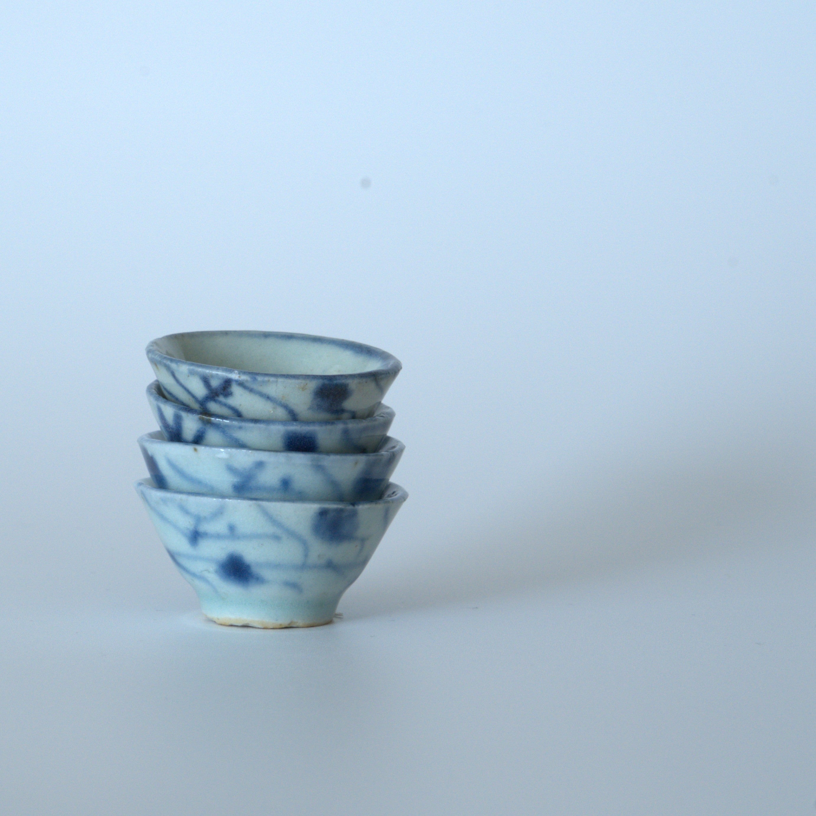 青花唐草文小茶杯４個セット