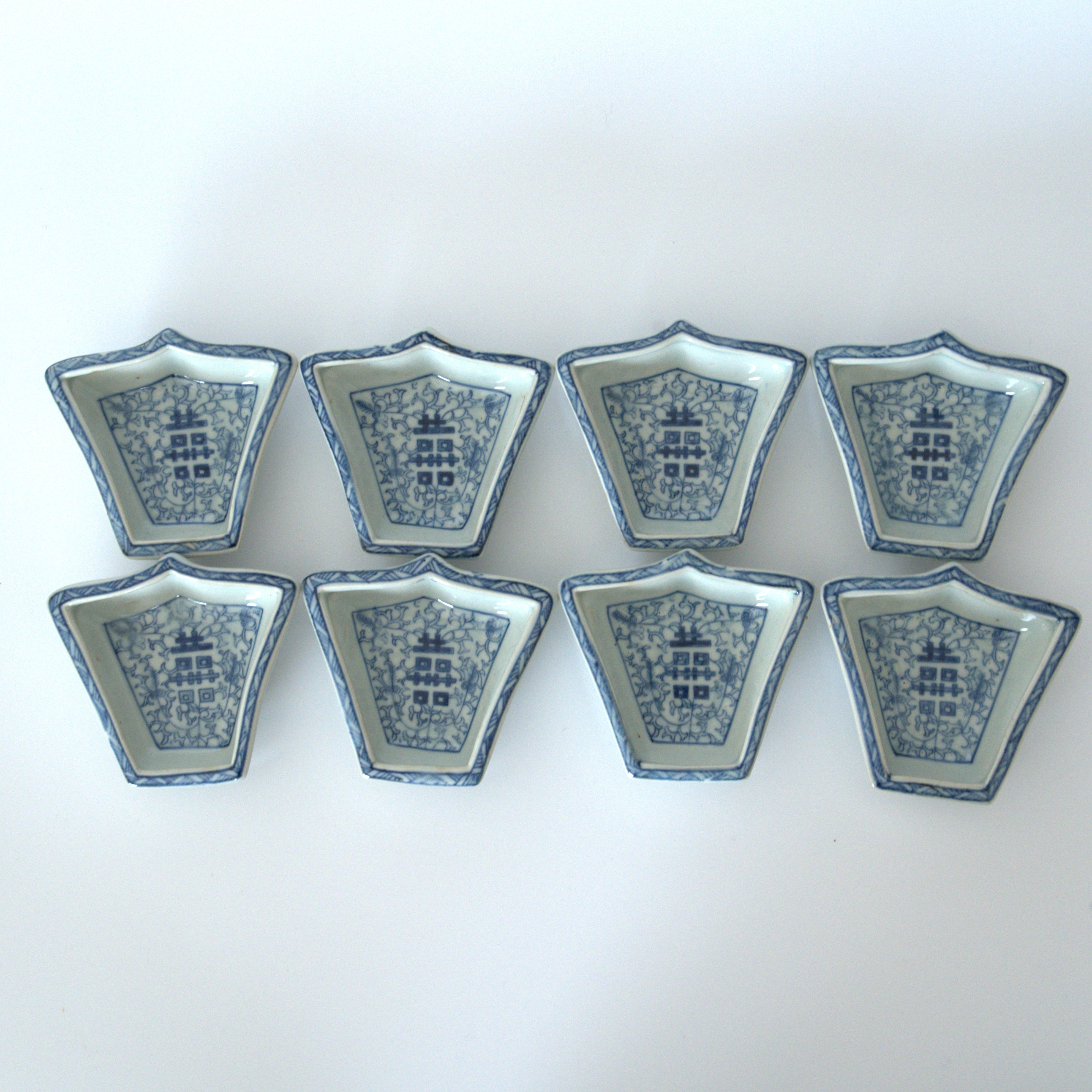 青花喜字花卉九子皿