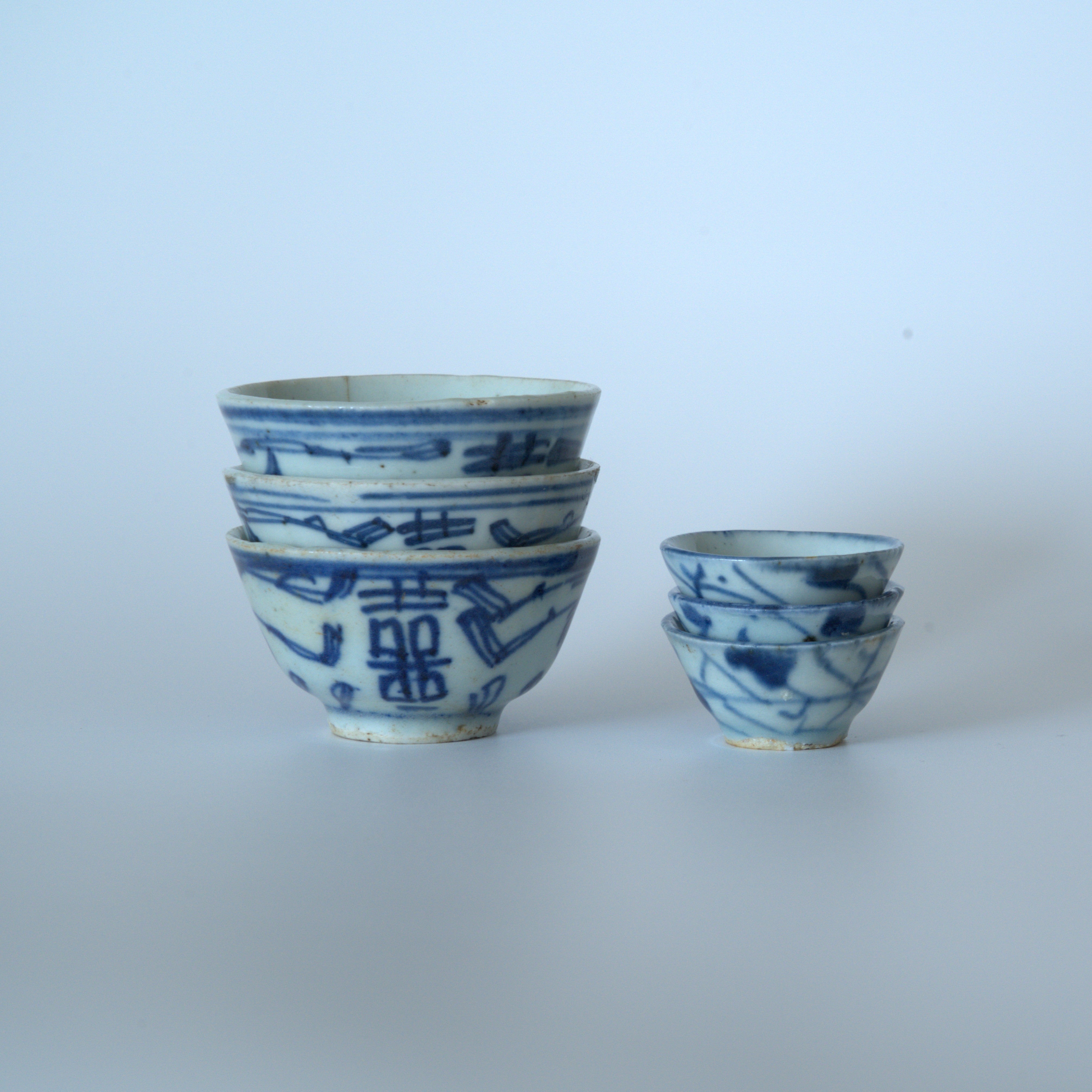 青花唐草文小茶杯３個セット②