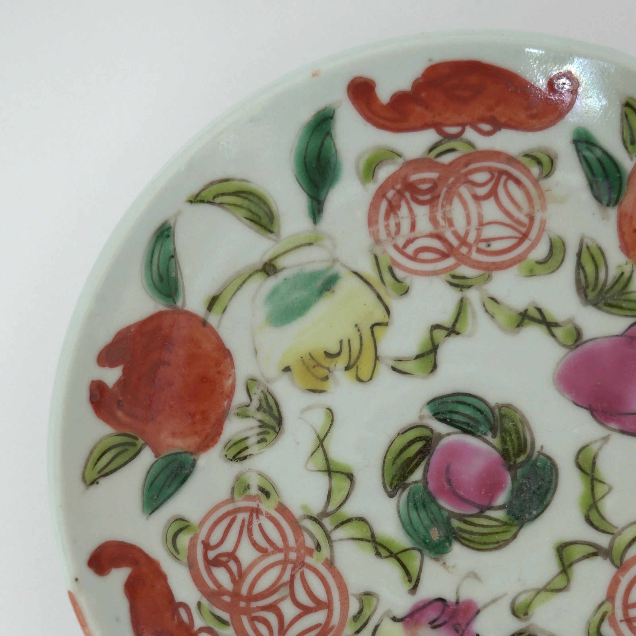 粉彩七宝三多文皿 ④