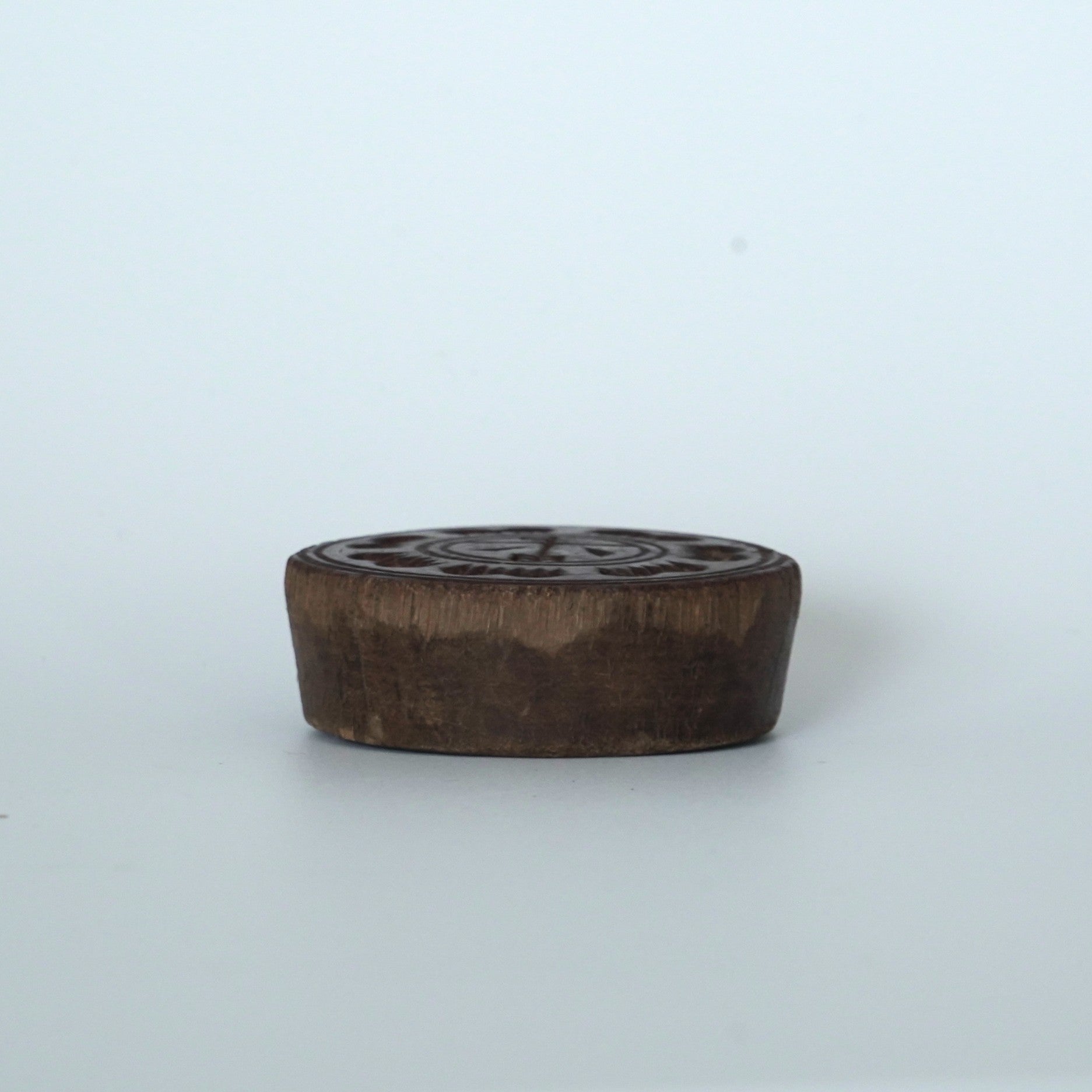 老木彫香文蓋置