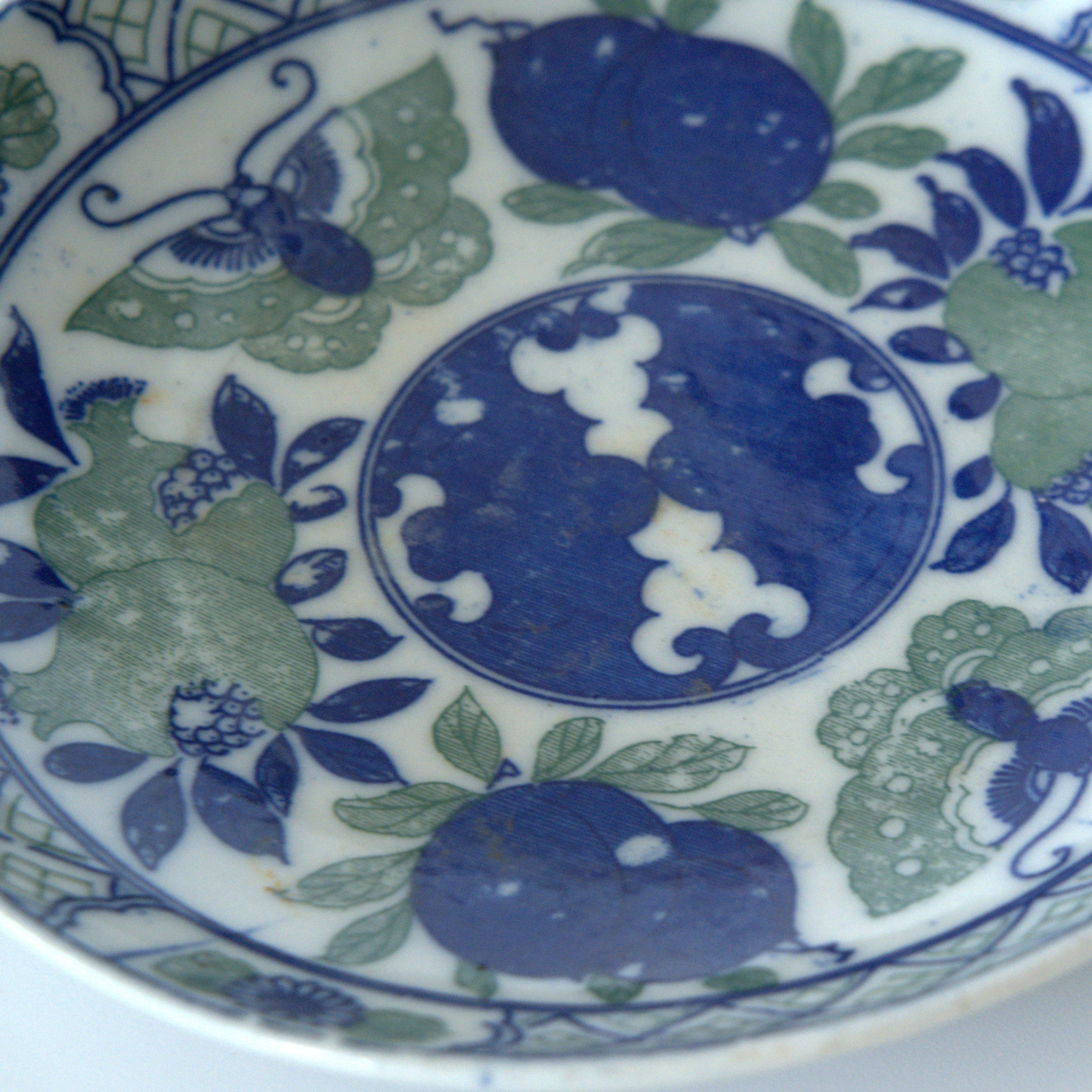 粉彩花蝶福寿文皿