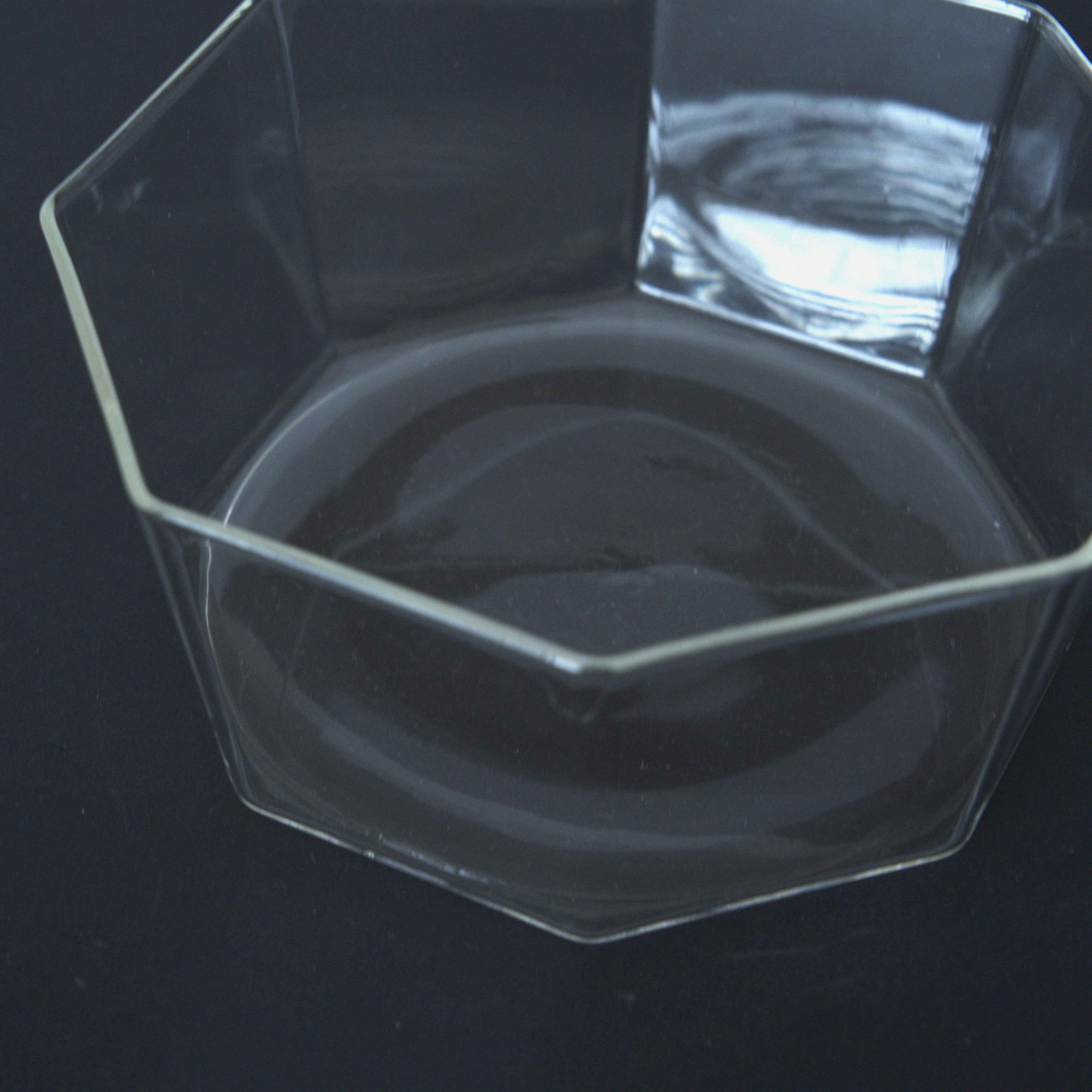 ガラス製八角建水