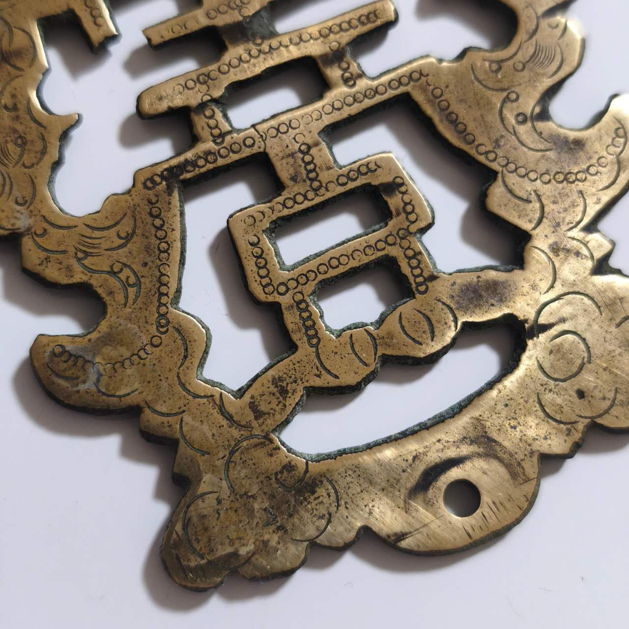 銅製梅花喜字花籠文蓋置　大