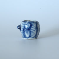 青花牡丹文蓋置②