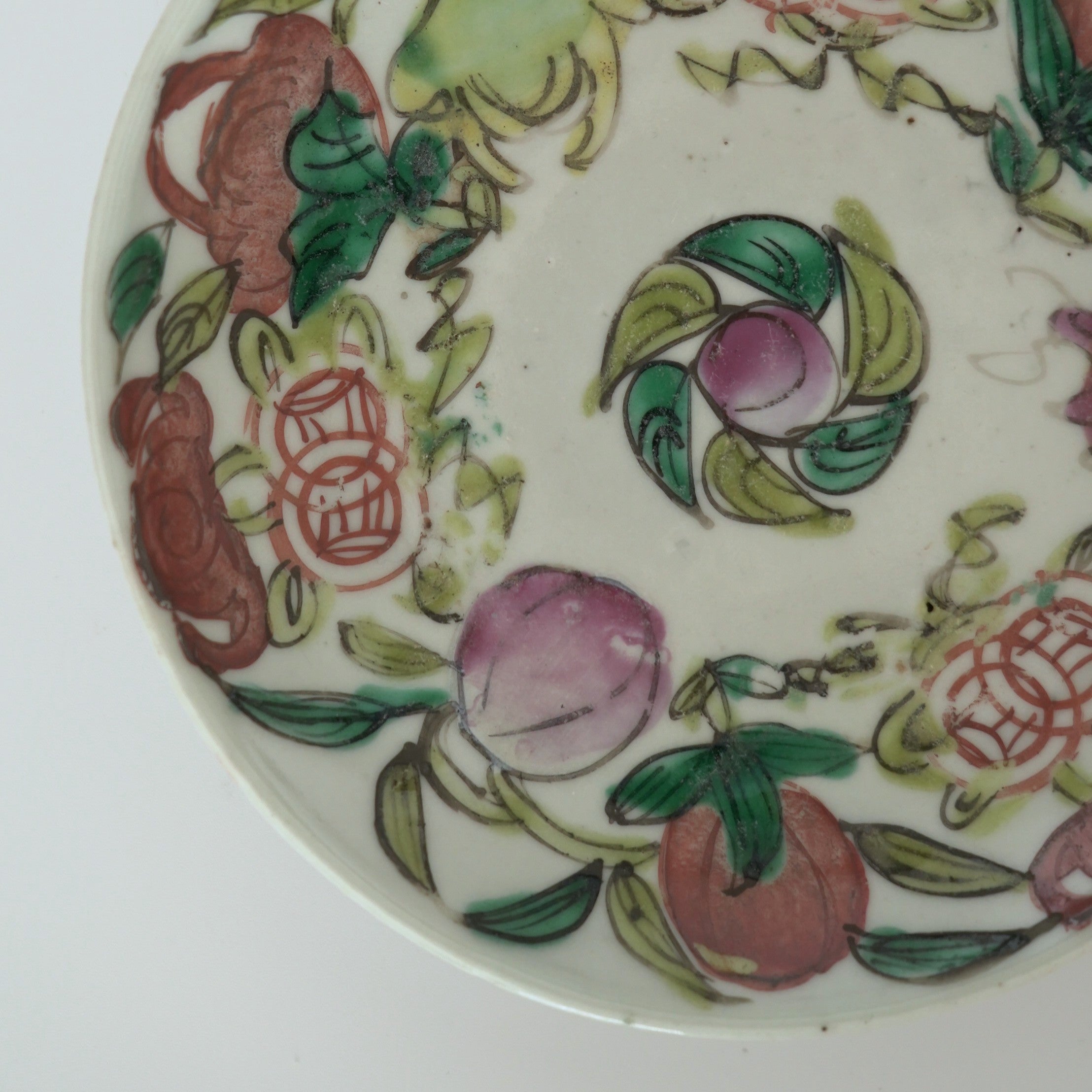 粉彩七宝三多文皿⑤