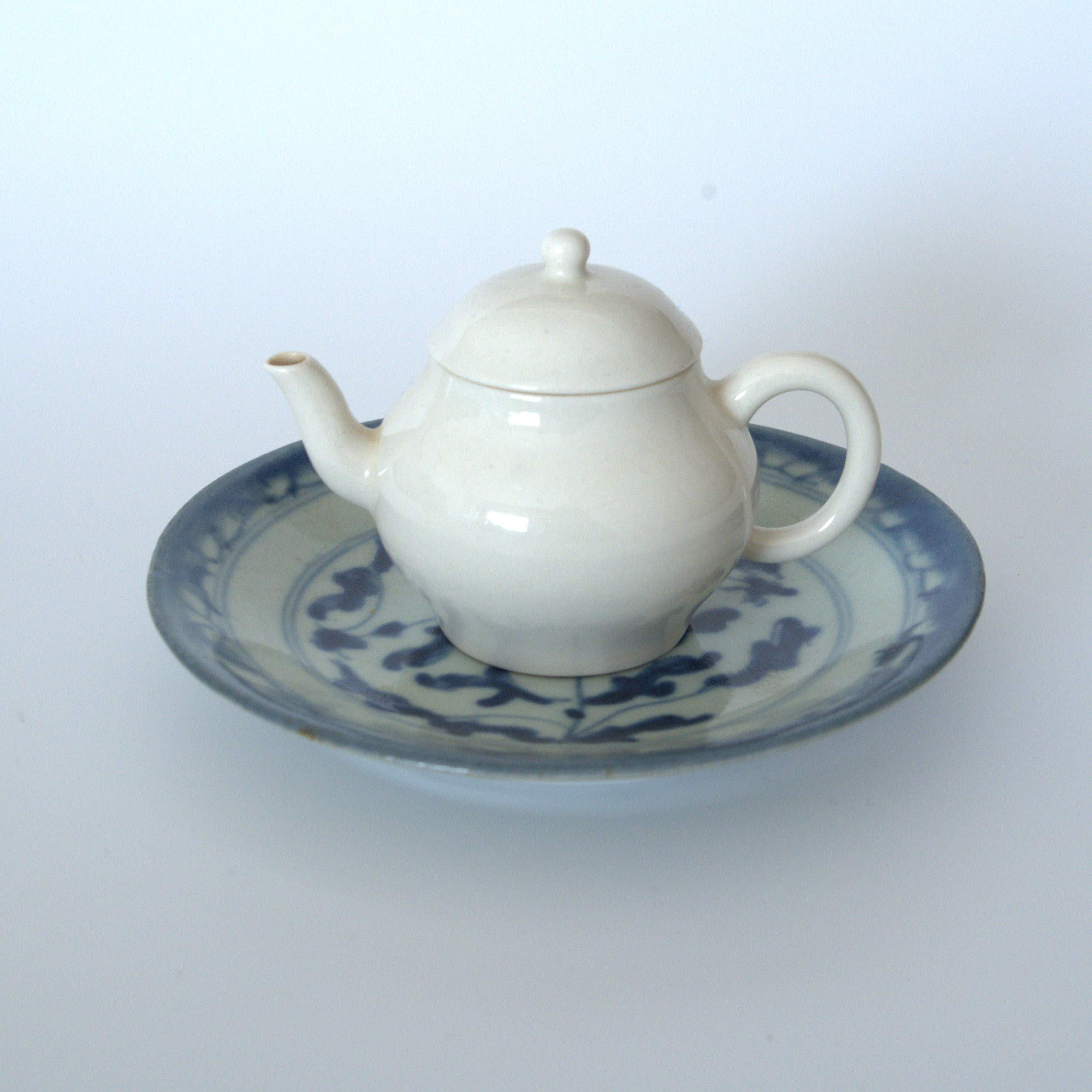 青花鳳眼霊芝文皿