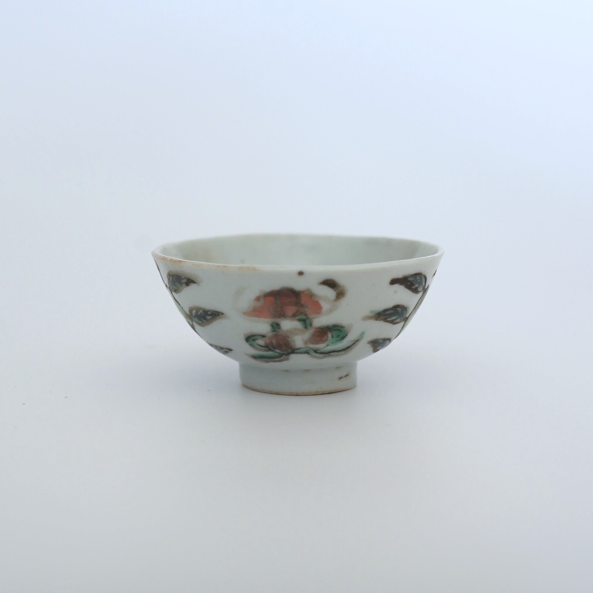 粉彩七宝三多文茶杯①