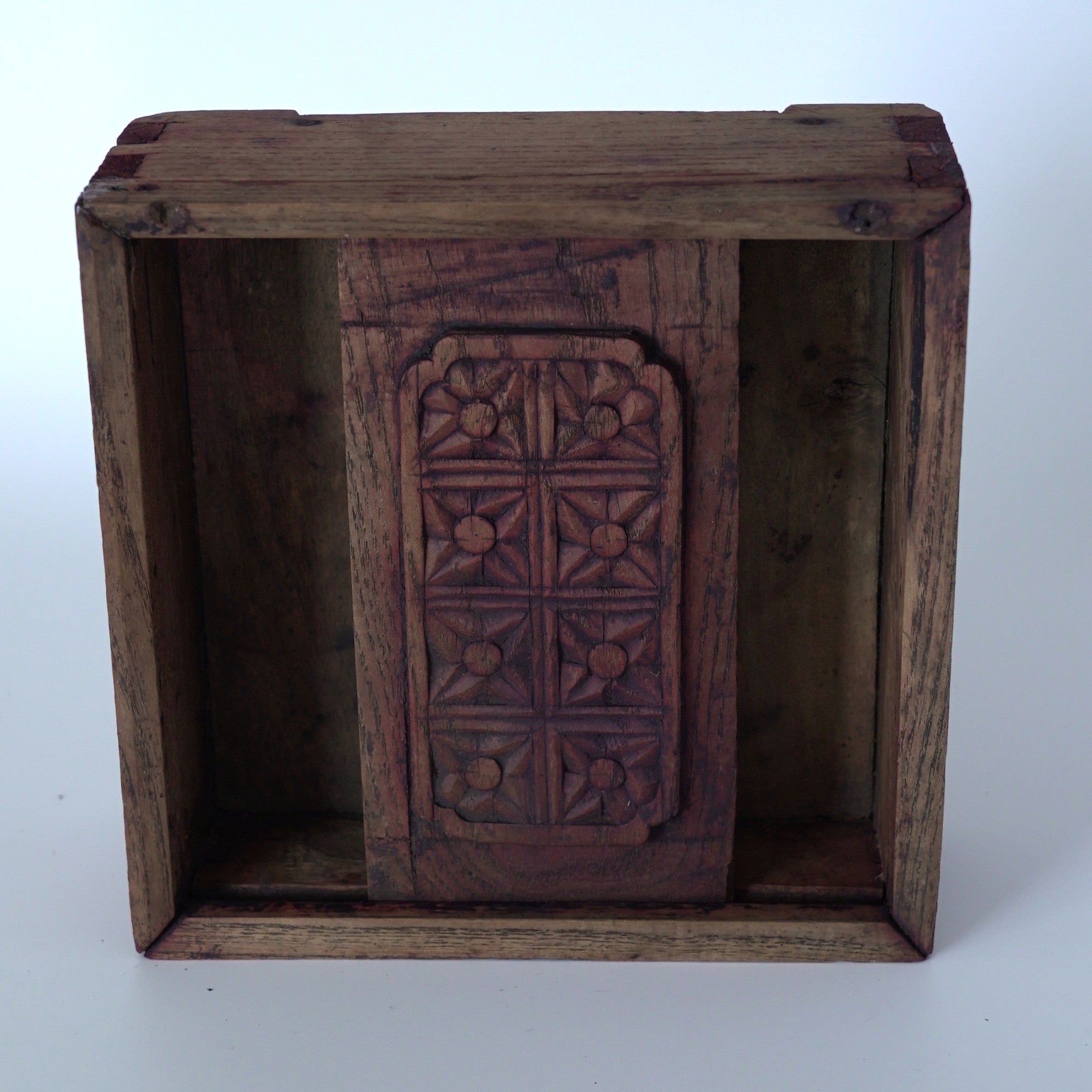 老木彫花卉文木箱