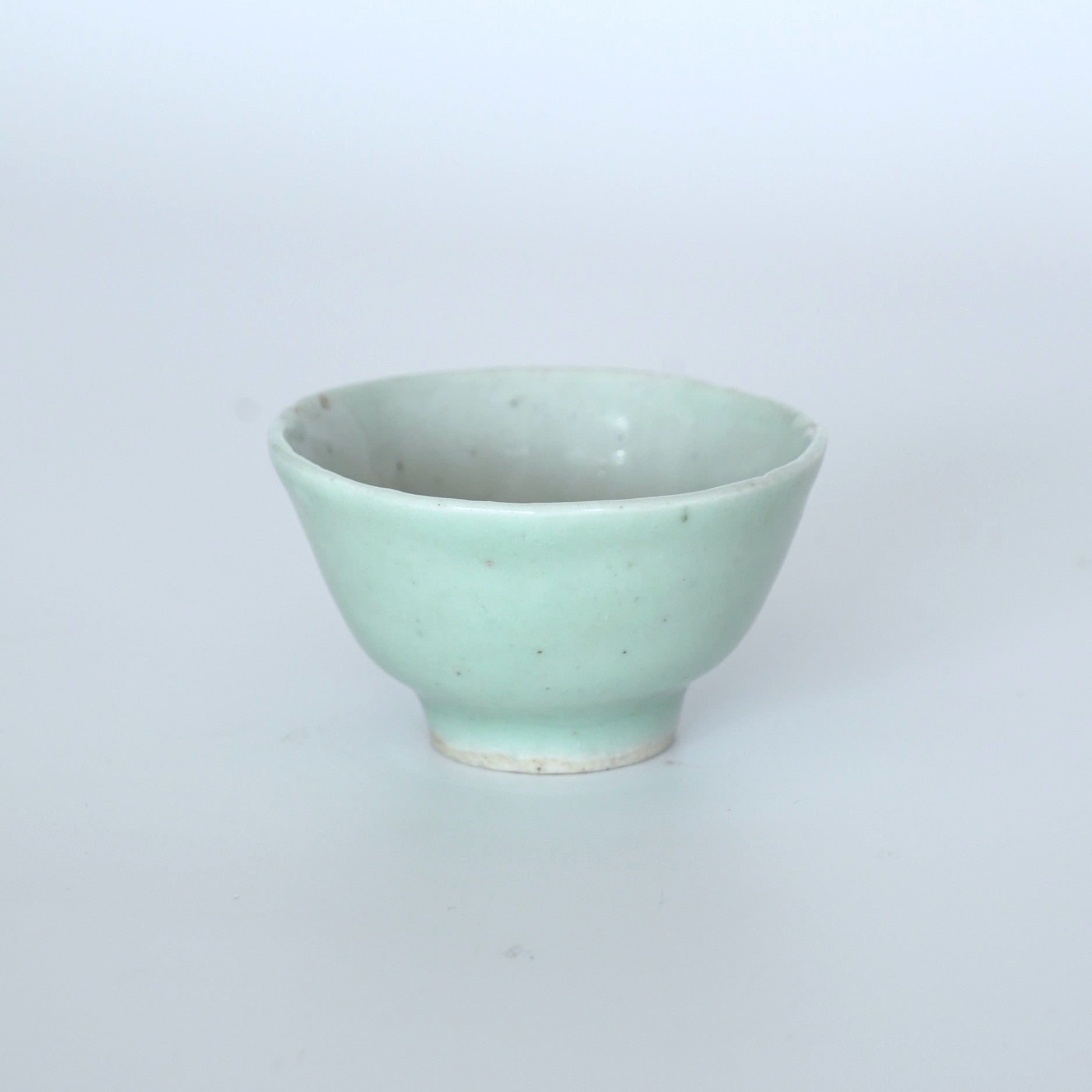 豆青釉茶杯①