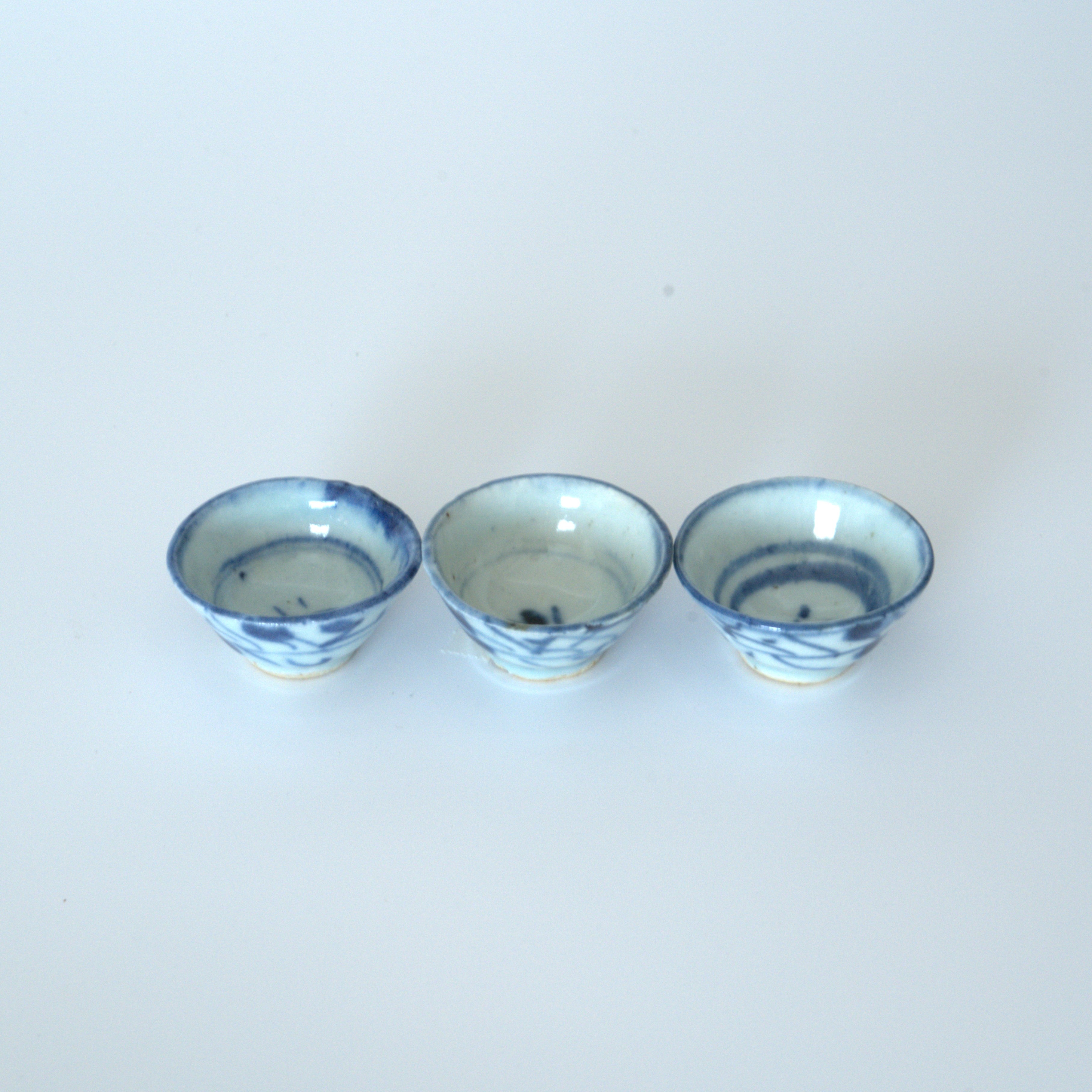 青花唐草文小茶杯３個セット②