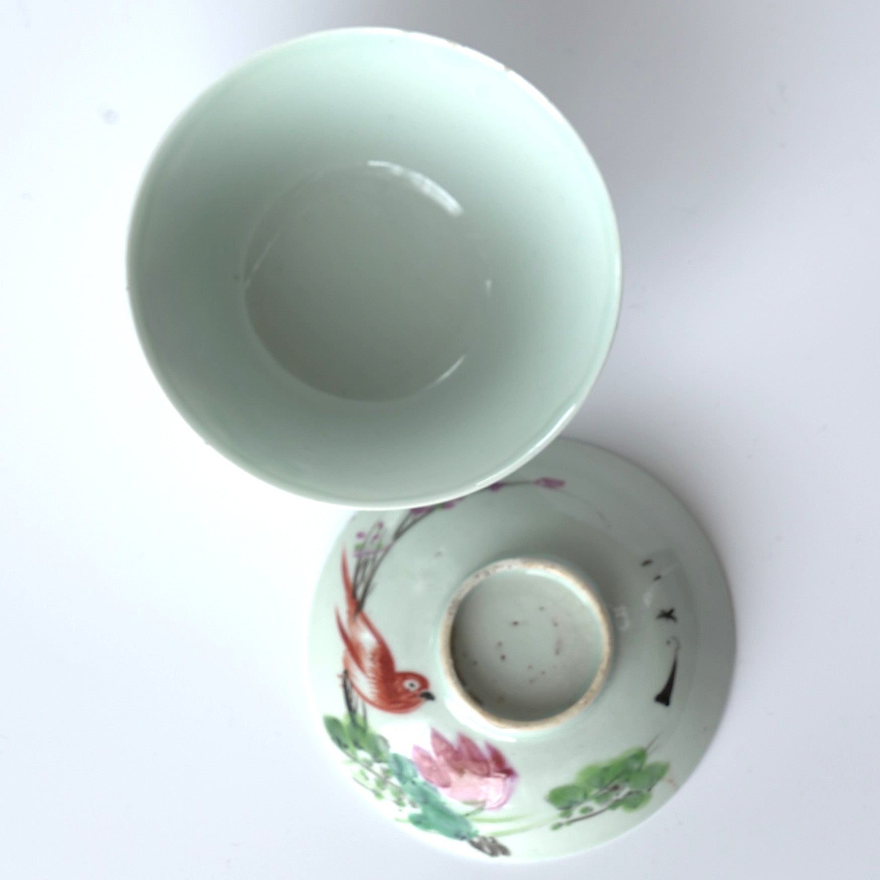 粉彩花鳥文蓋碗①